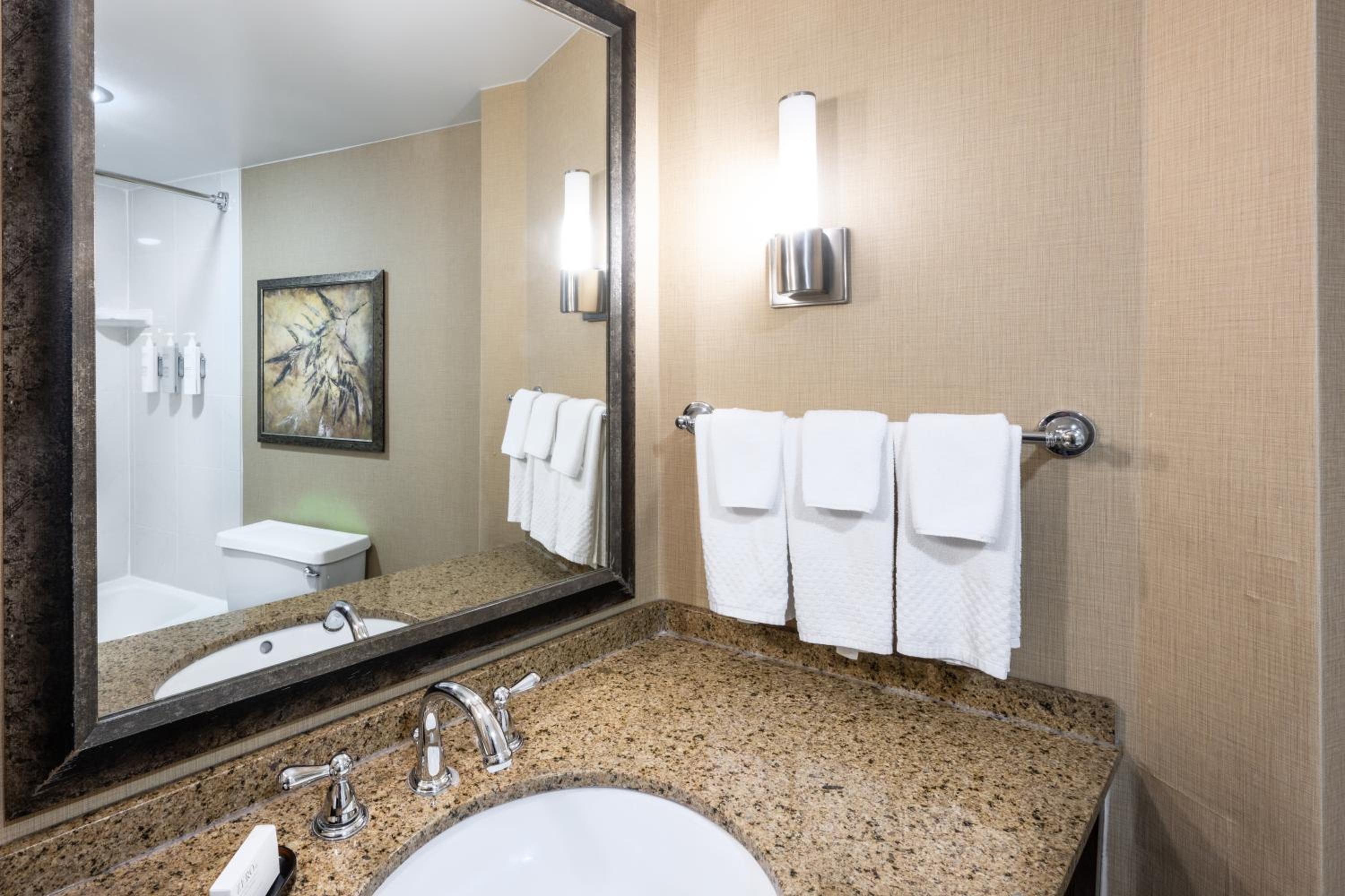 Two-Room Queen Suite with Two Queen Beds - Photo 18
