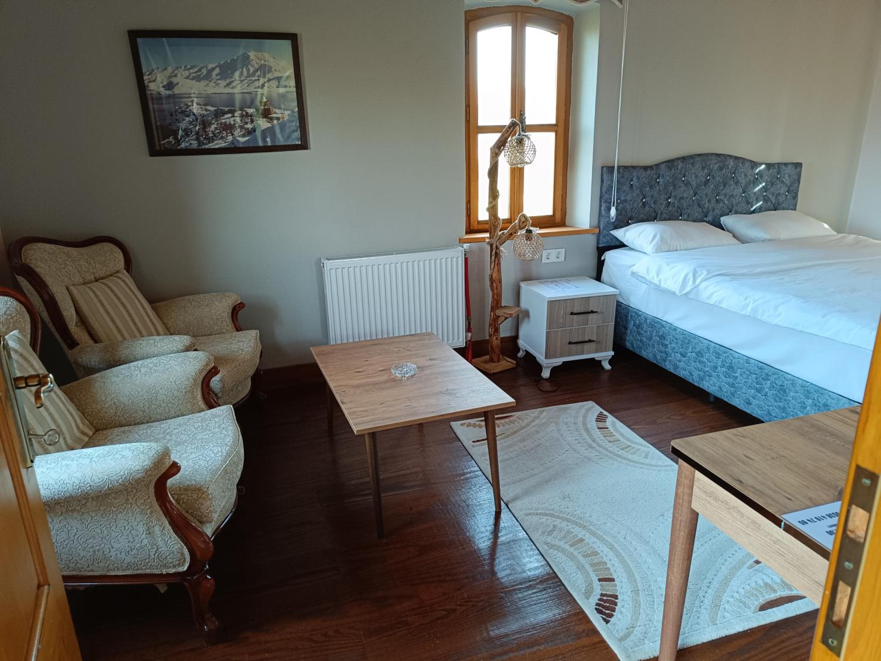 Large Double Room photo 3