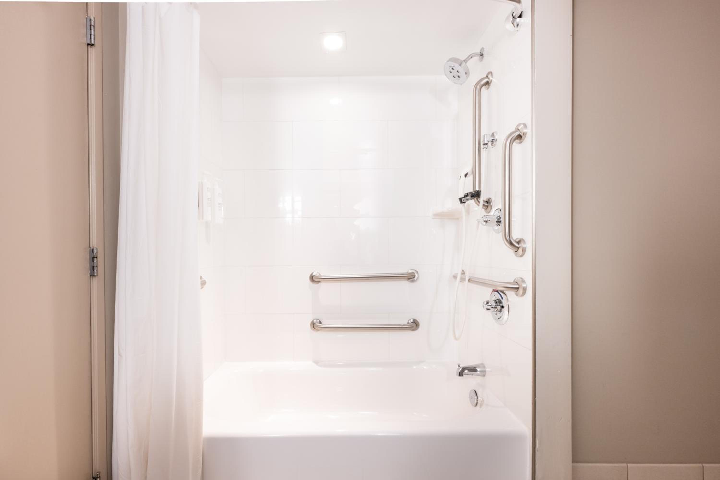 Two-Room Queen Suite with Two Queen Beds - Photo 15