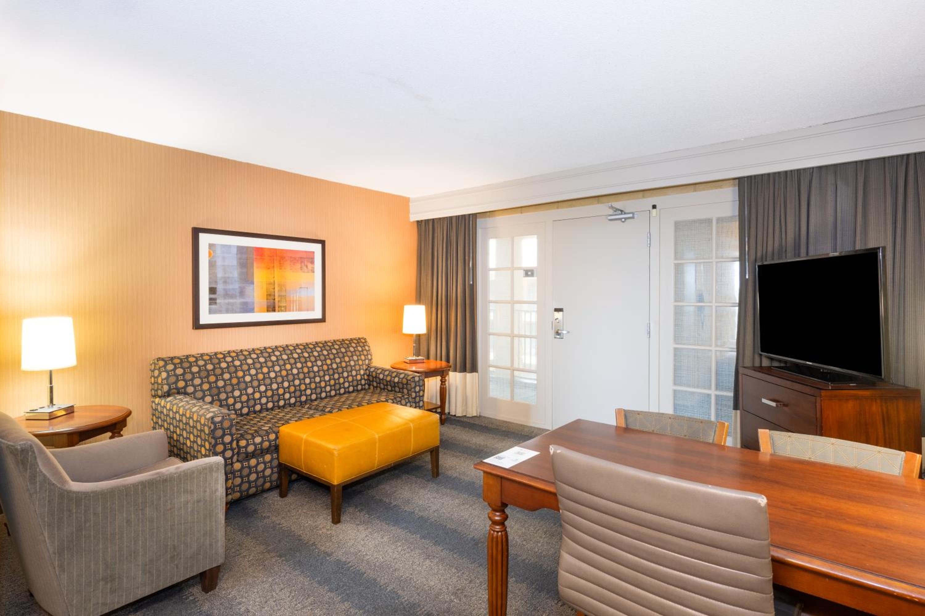 Two-Room Queen Suite with Two Queen Beds - Photo 16