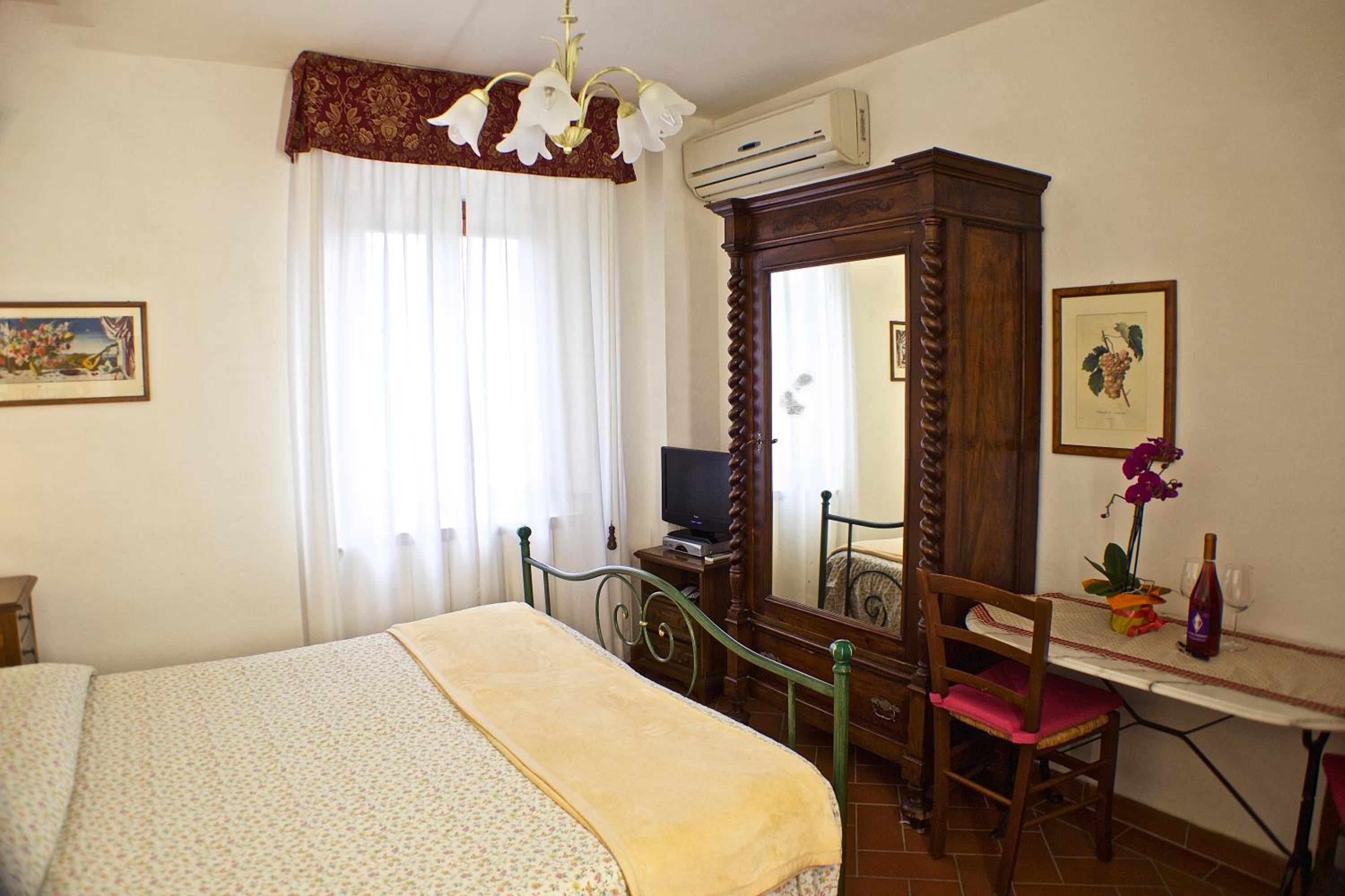 Double or Twin Room with Garden View - Photo 6