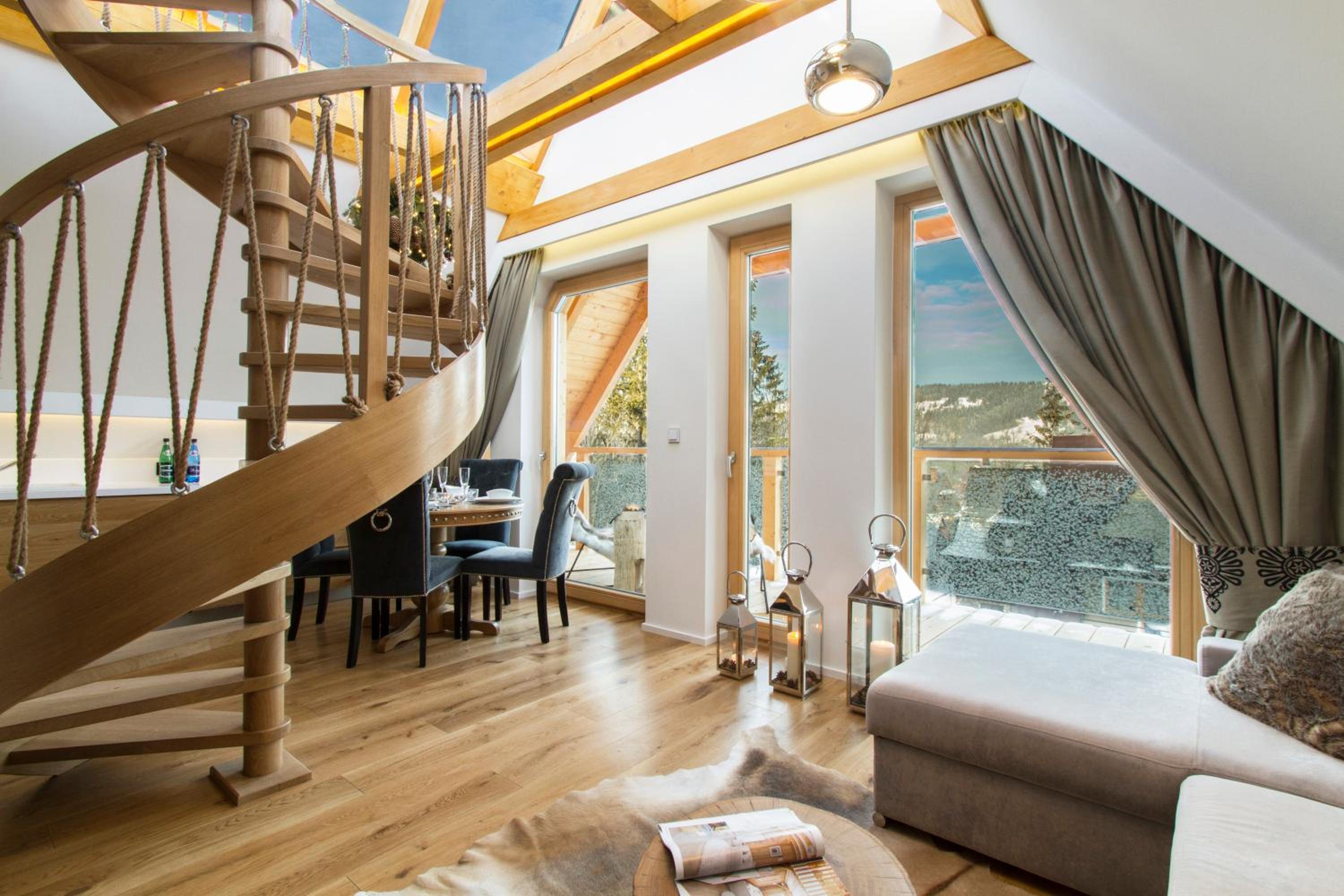 Apartment - Split Level - Photo 2
