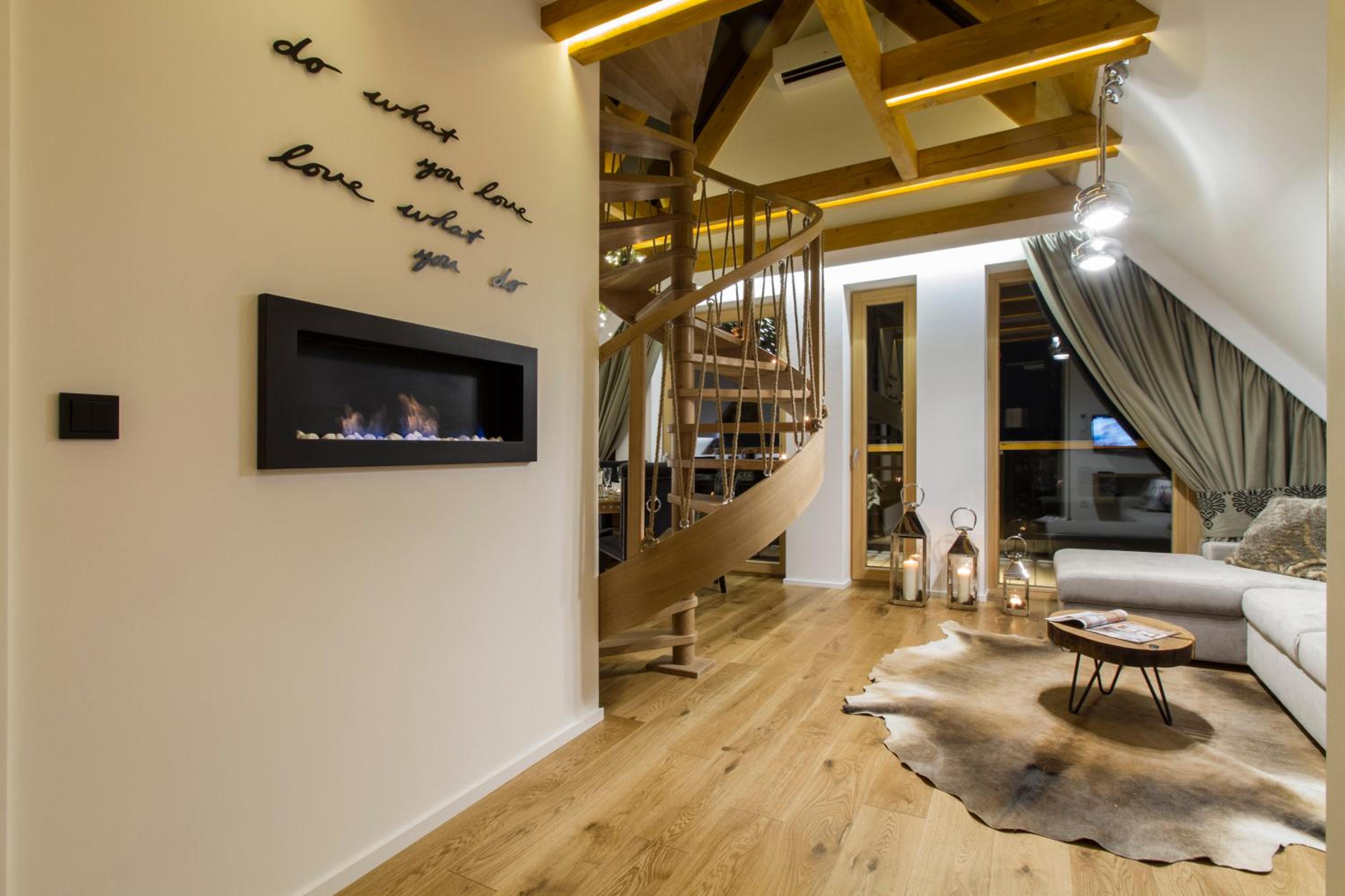 Apartment - Split Level - Photo 4