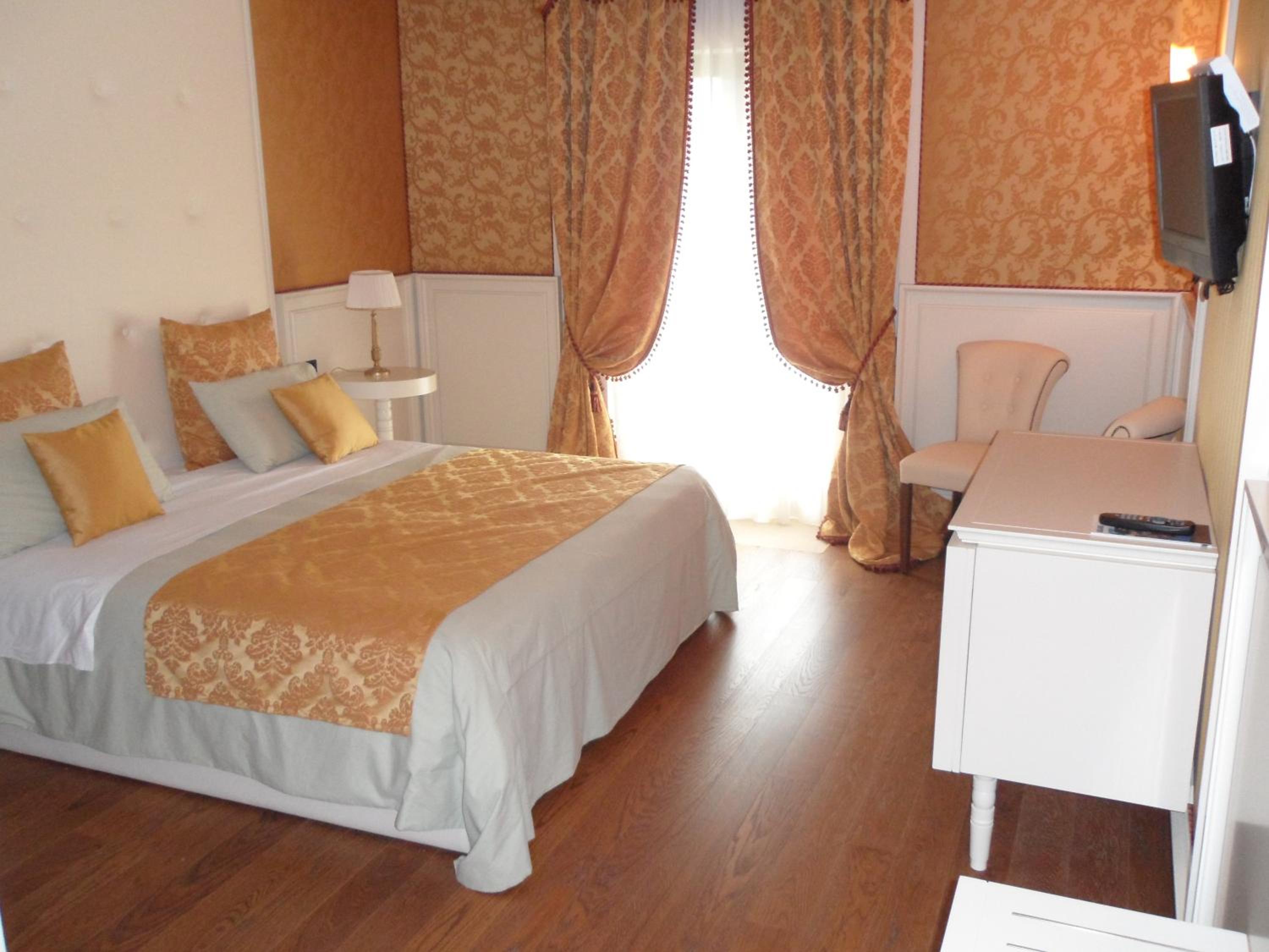 Triple Room - Photo 1