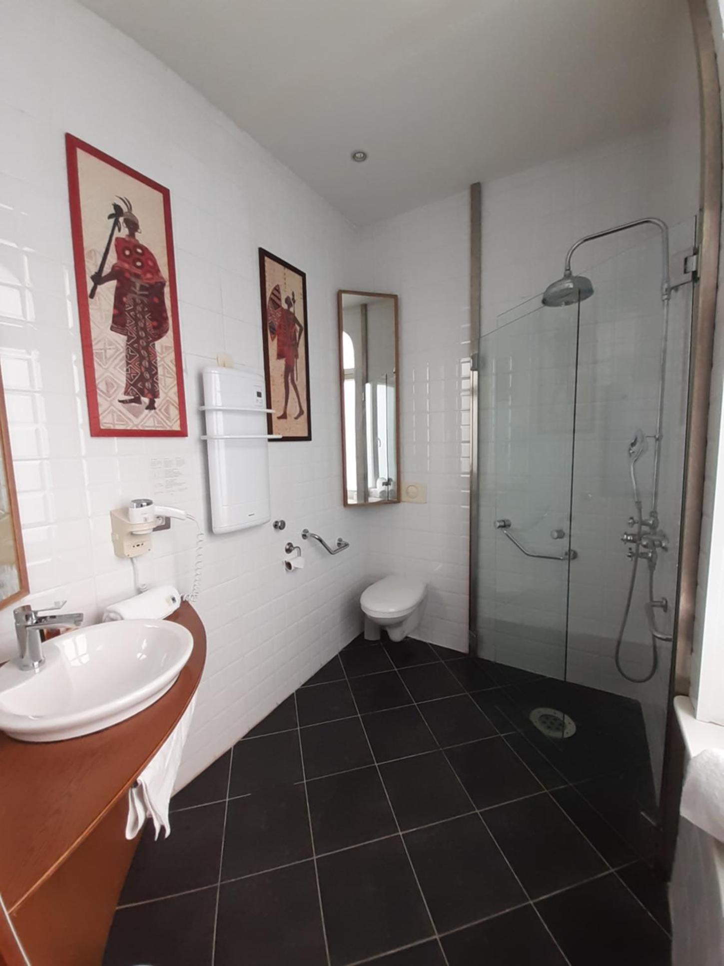 Double Room Double Room
