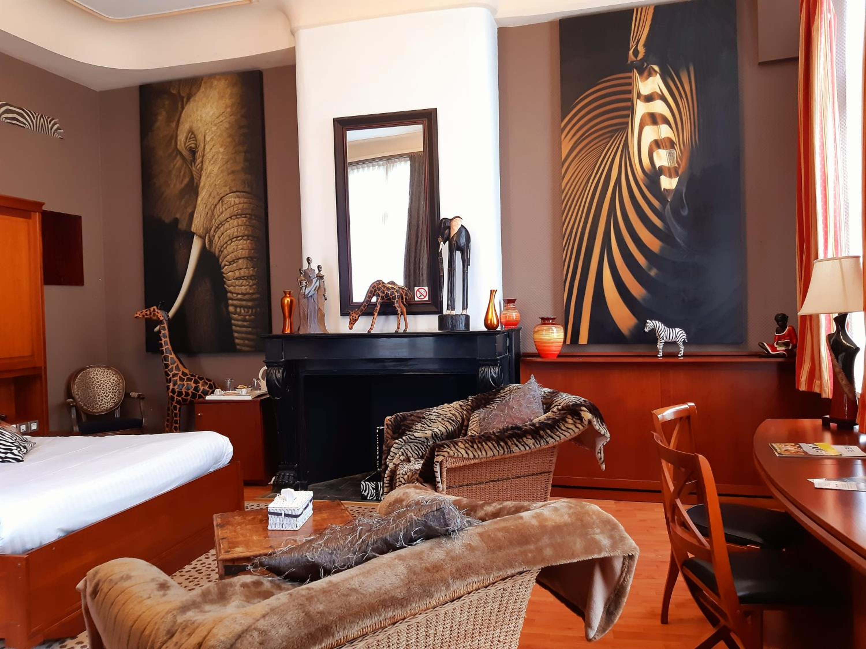 Double Room Double Room