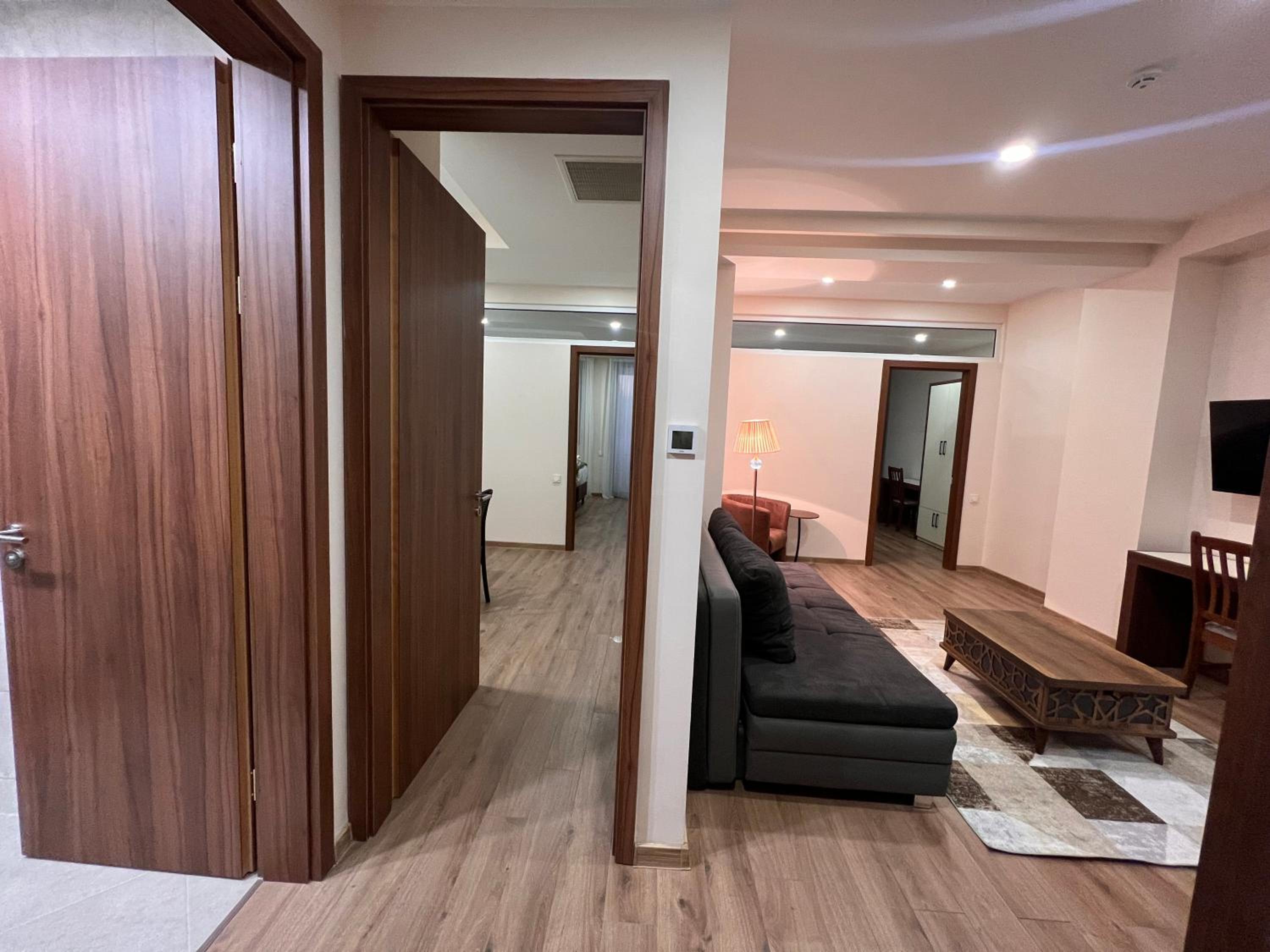 Two-Bedroom Apartment with Garden View - Photo 10