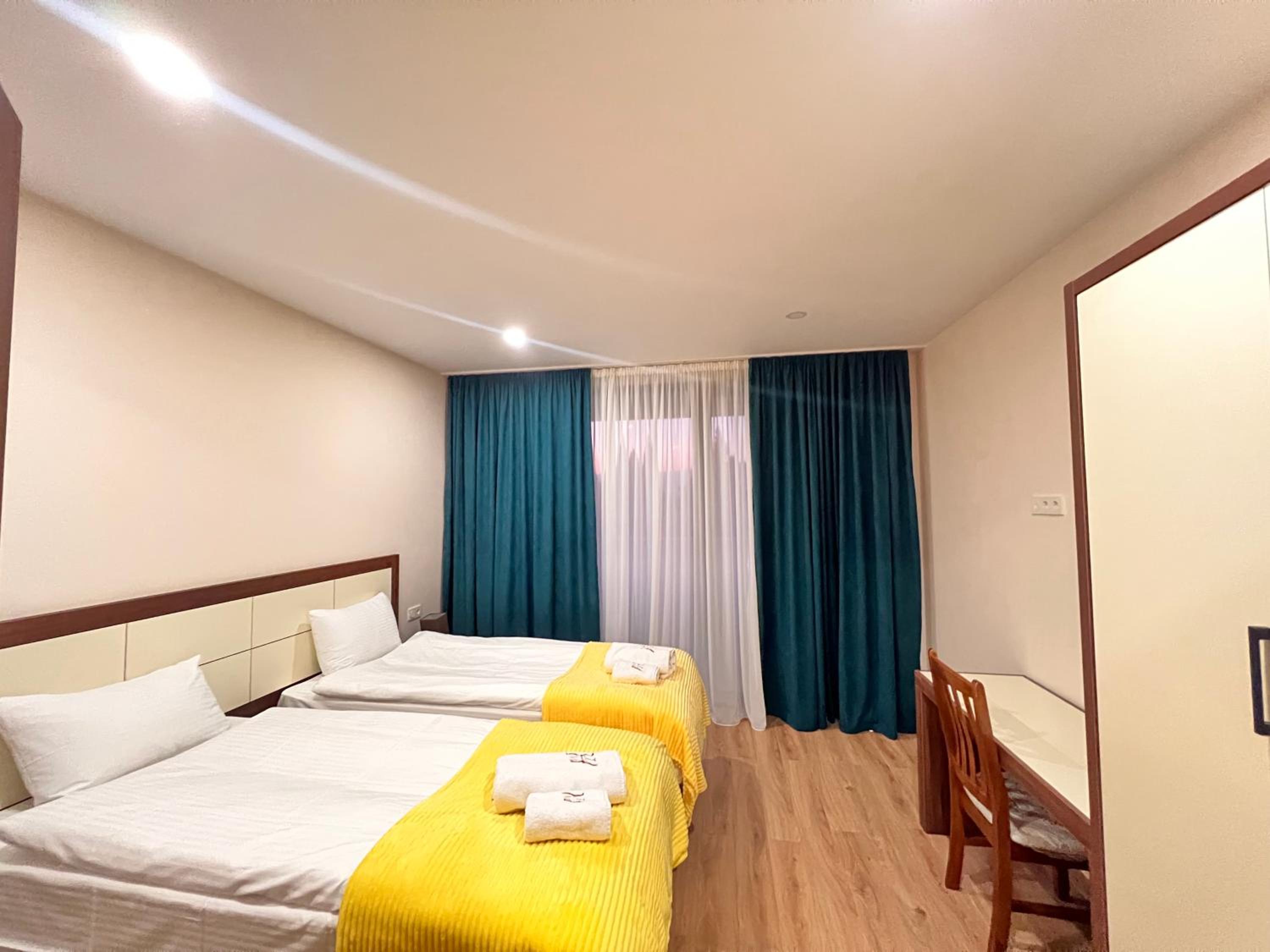 Two-Bedroom Apartment with Garden View - Photo 2
