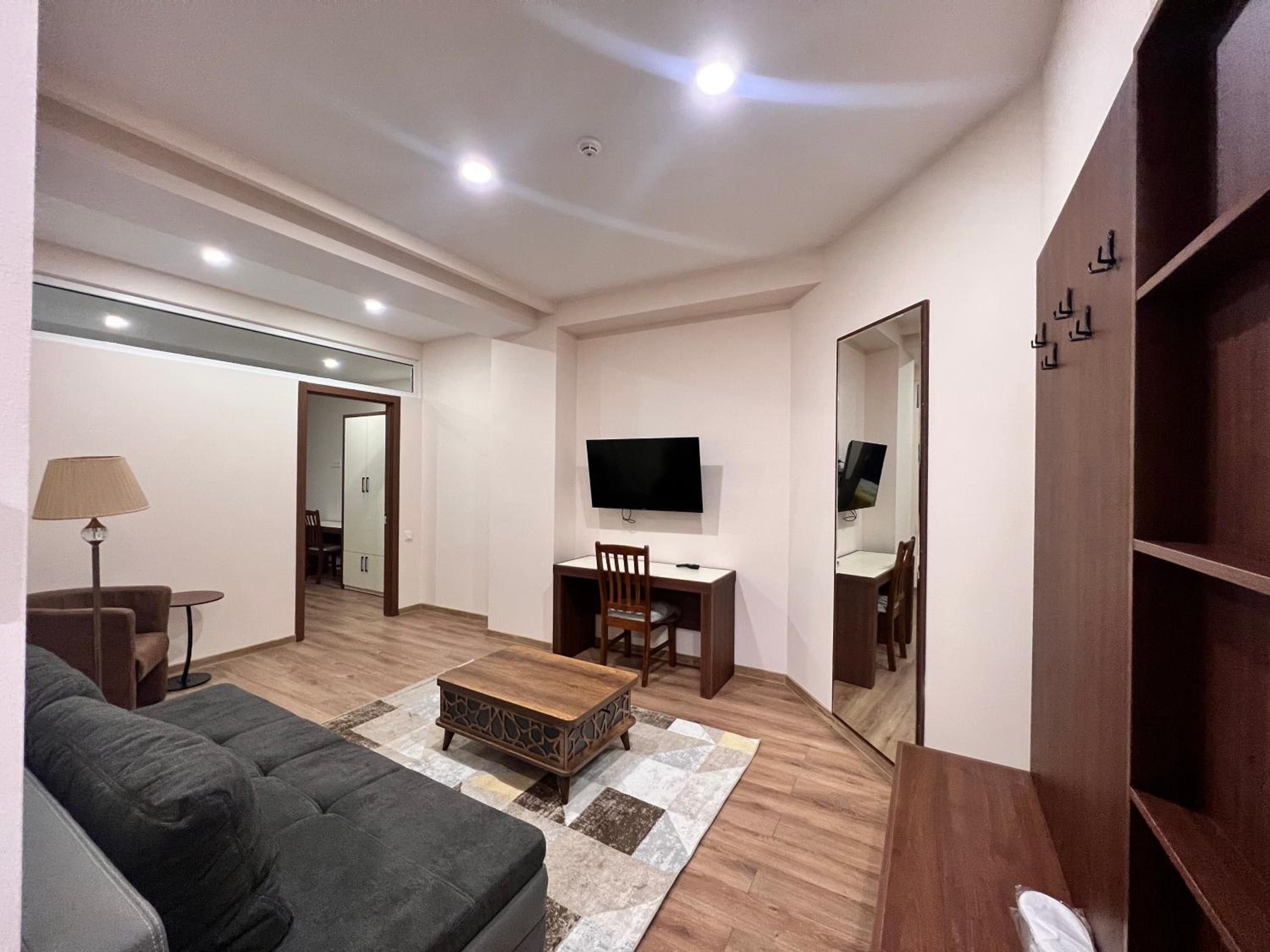 Two-Bedroom Apartment with Garden View - Photo 4