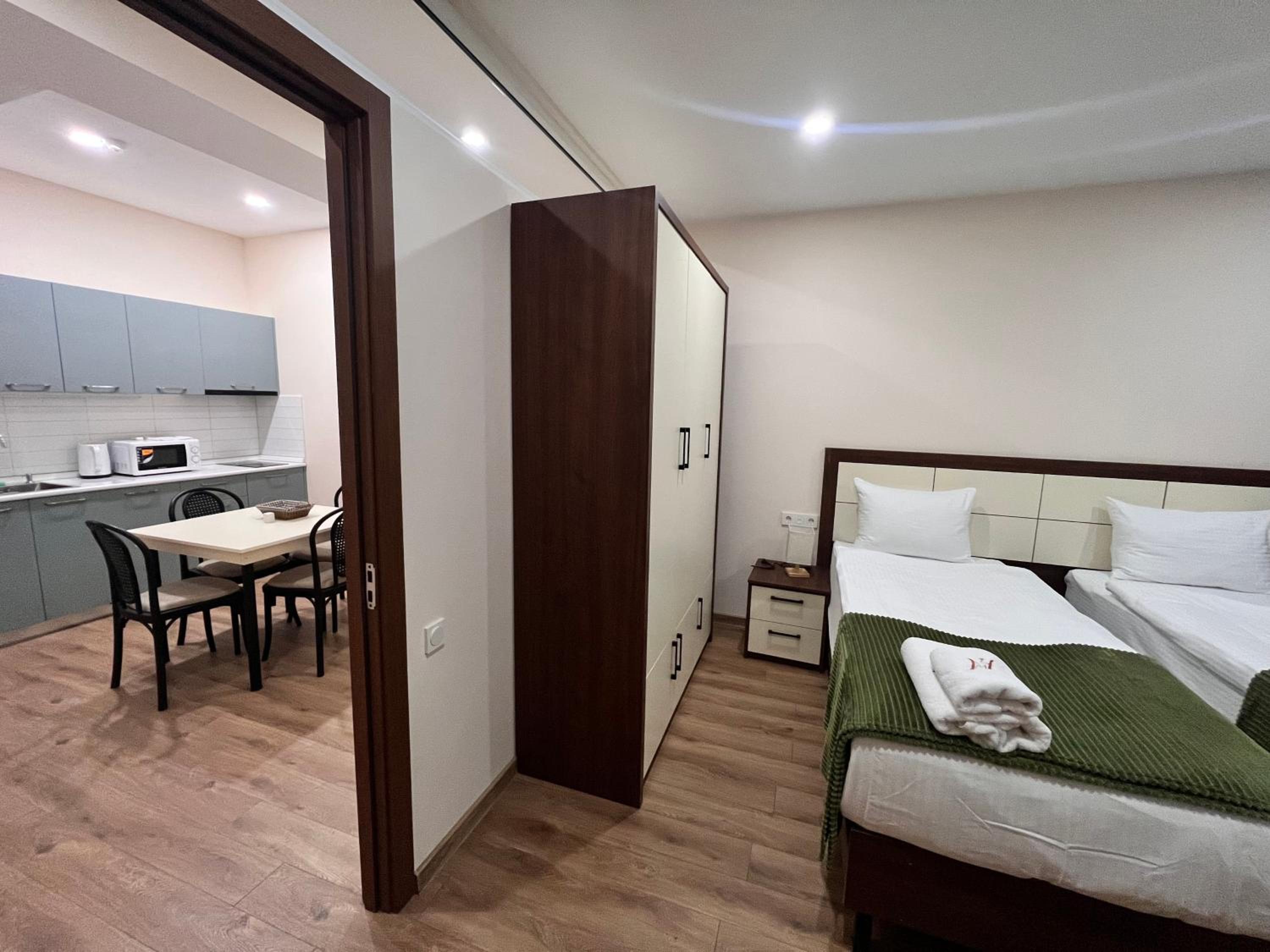 Two-Bedroom Apartment with Garden View - Photo 6