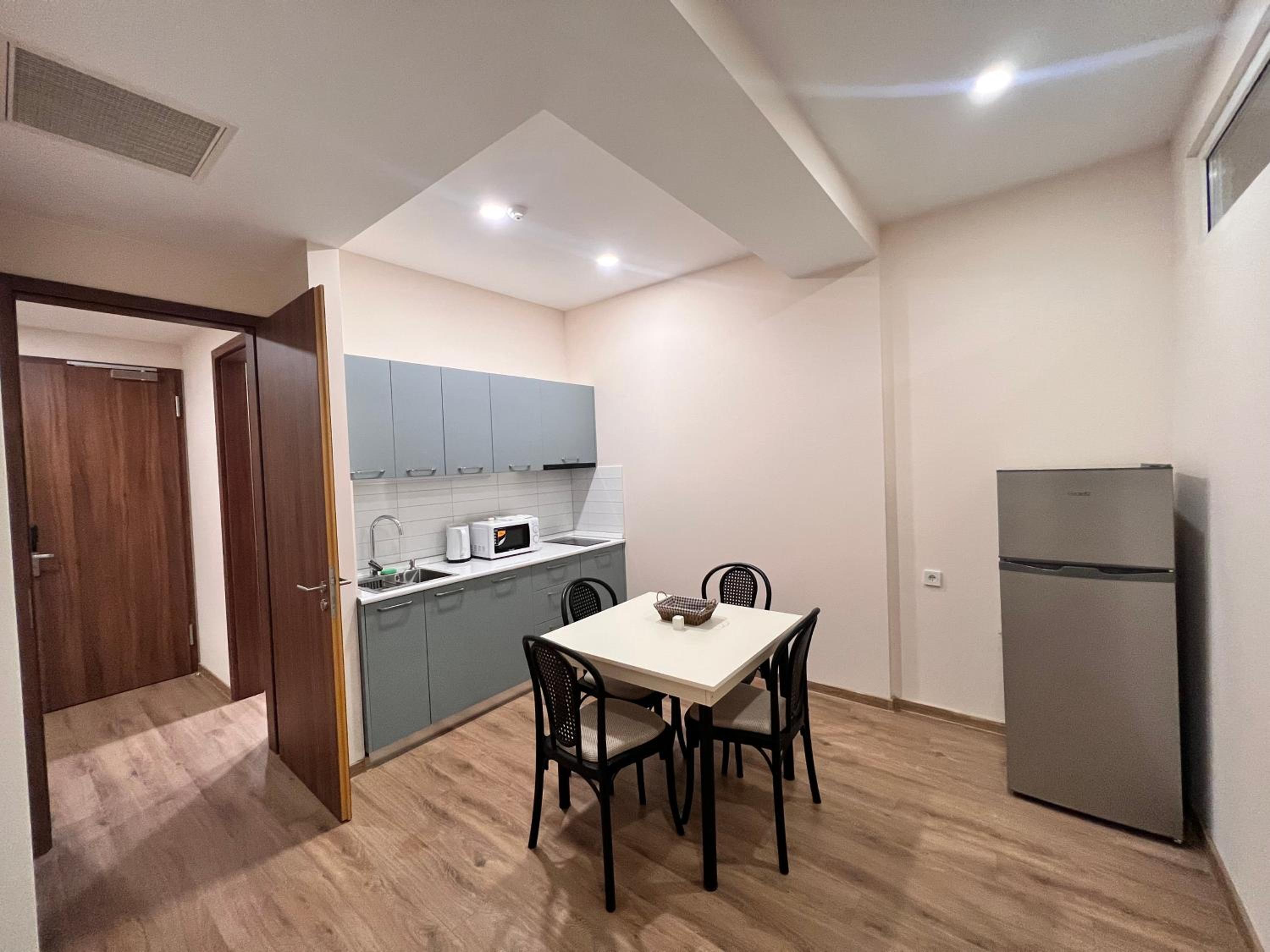 Two-Bedroom Apartment with Garden View - Photo 8
