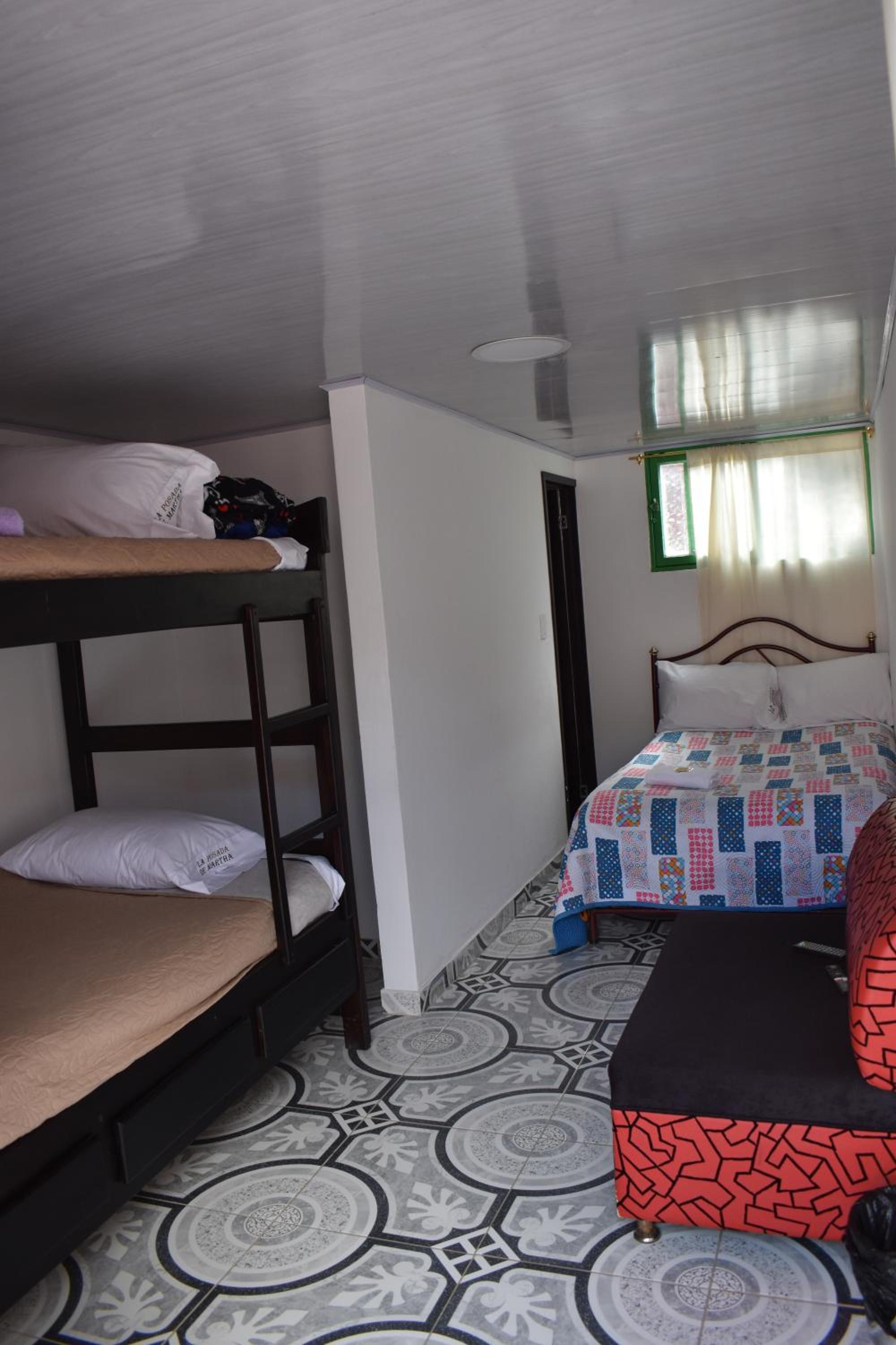 Basic Triple Room with Shared Bathroom photo 1