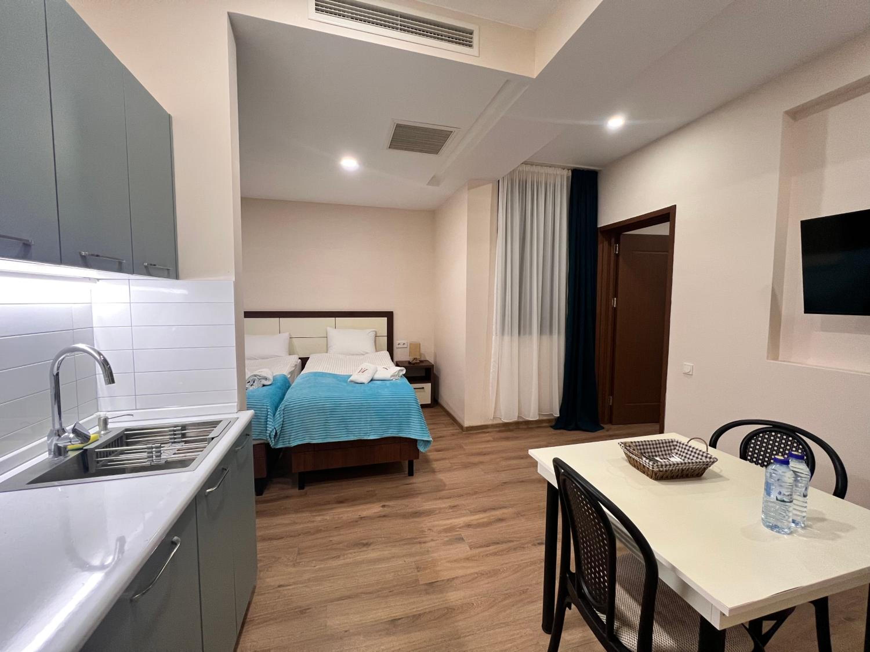 Suite with Garden View - Photo 2