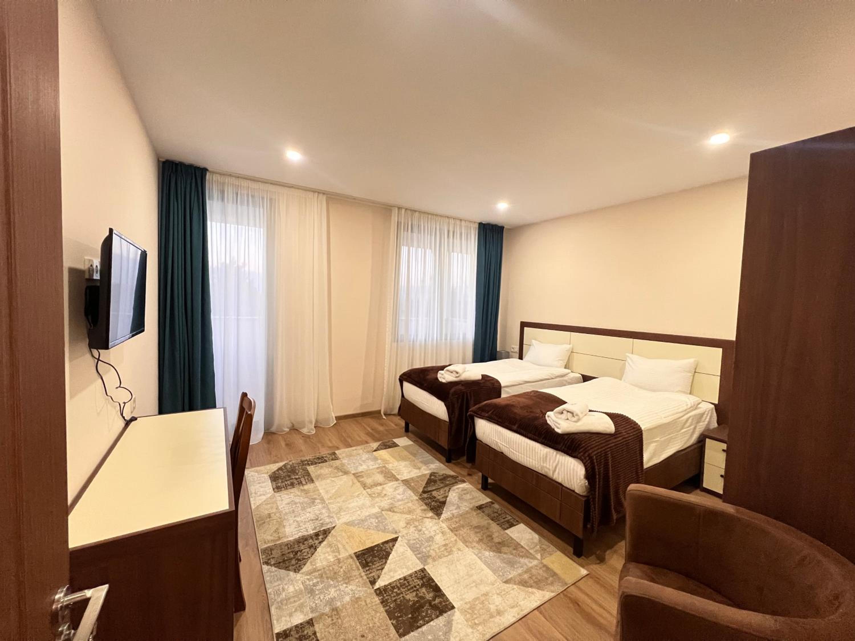 One-Bedroom Apartment with Balcony - Photo 3