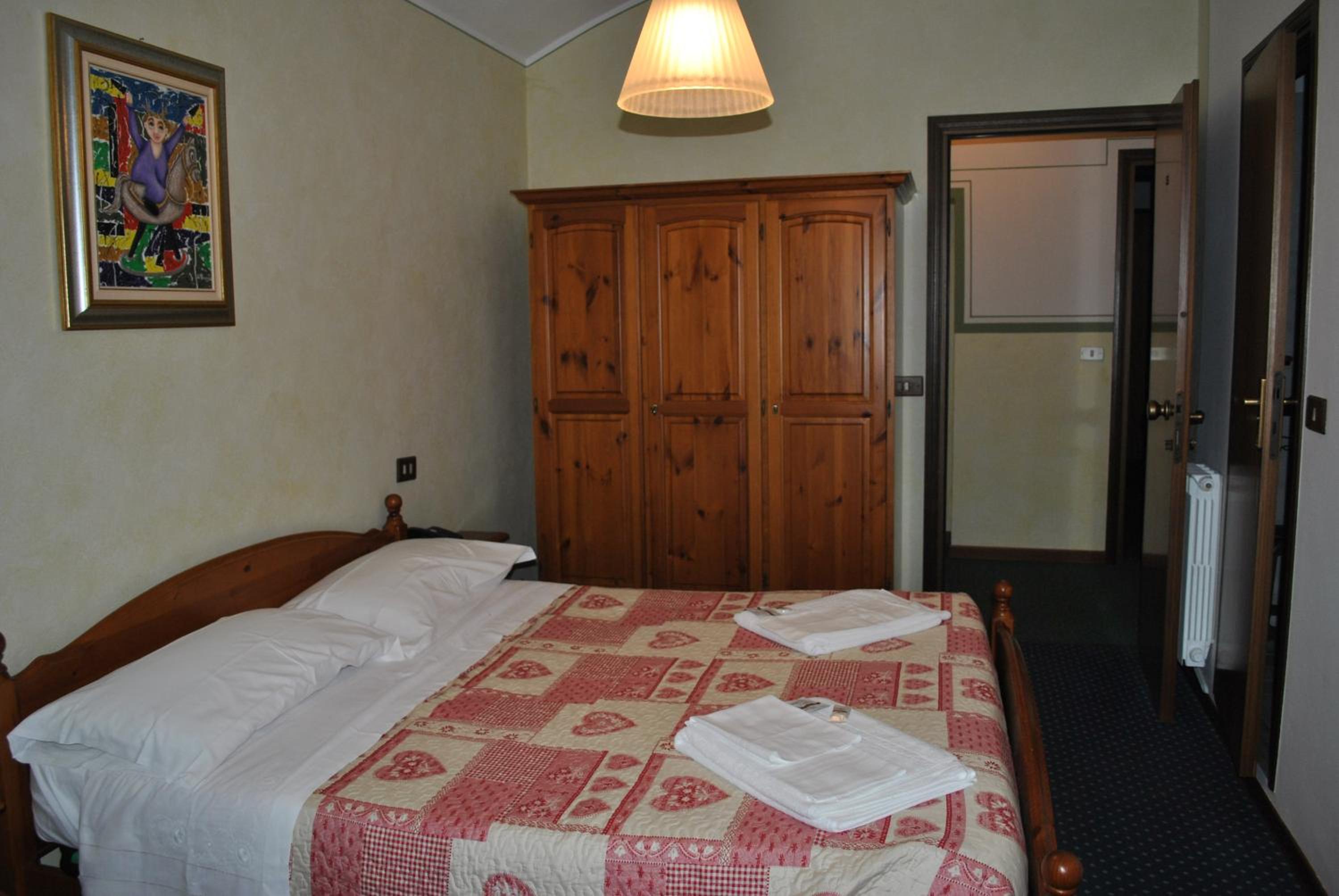 Double Room with Private Bathroom - Photo 1