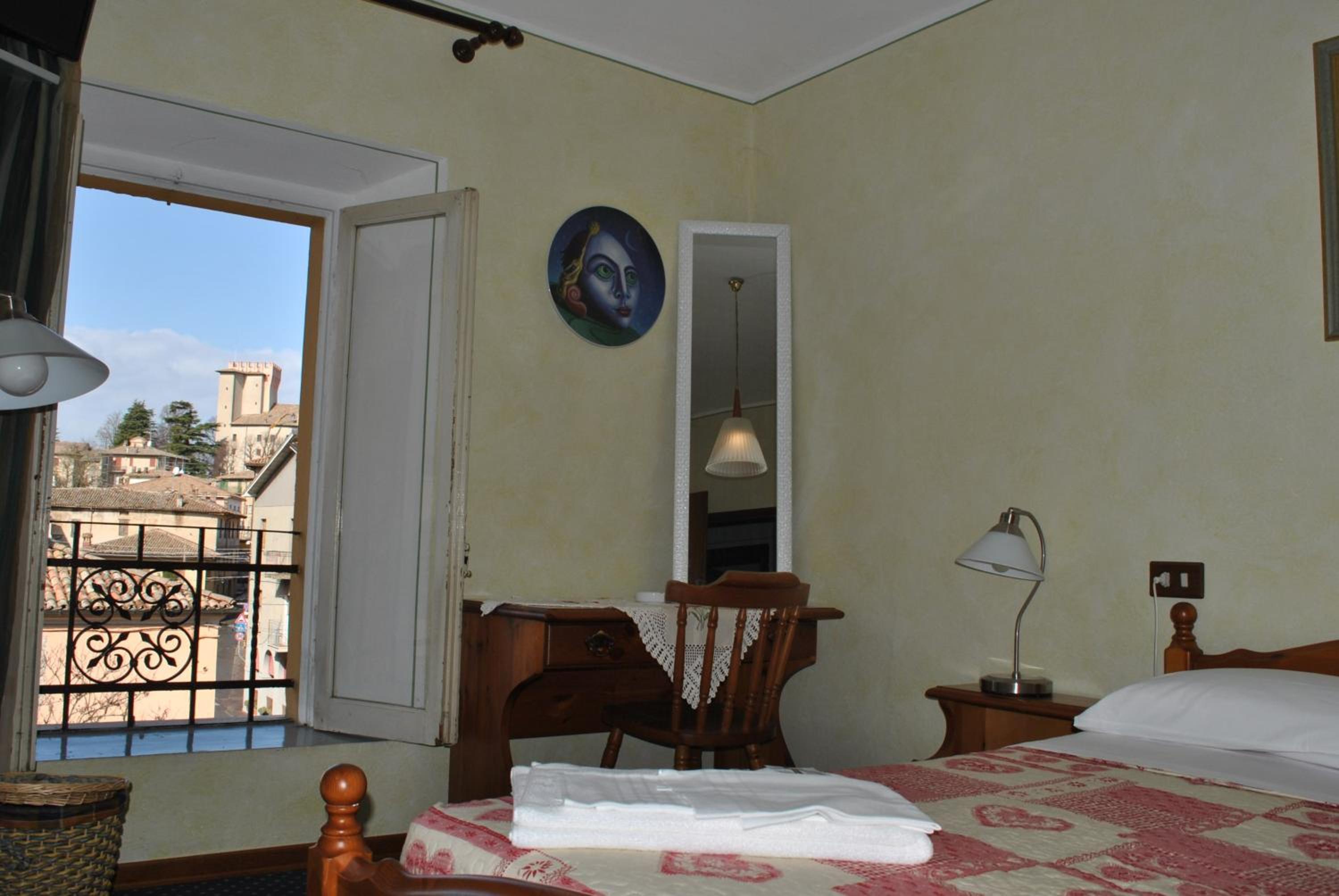 Double Room with Private Bathroom - Photo 4