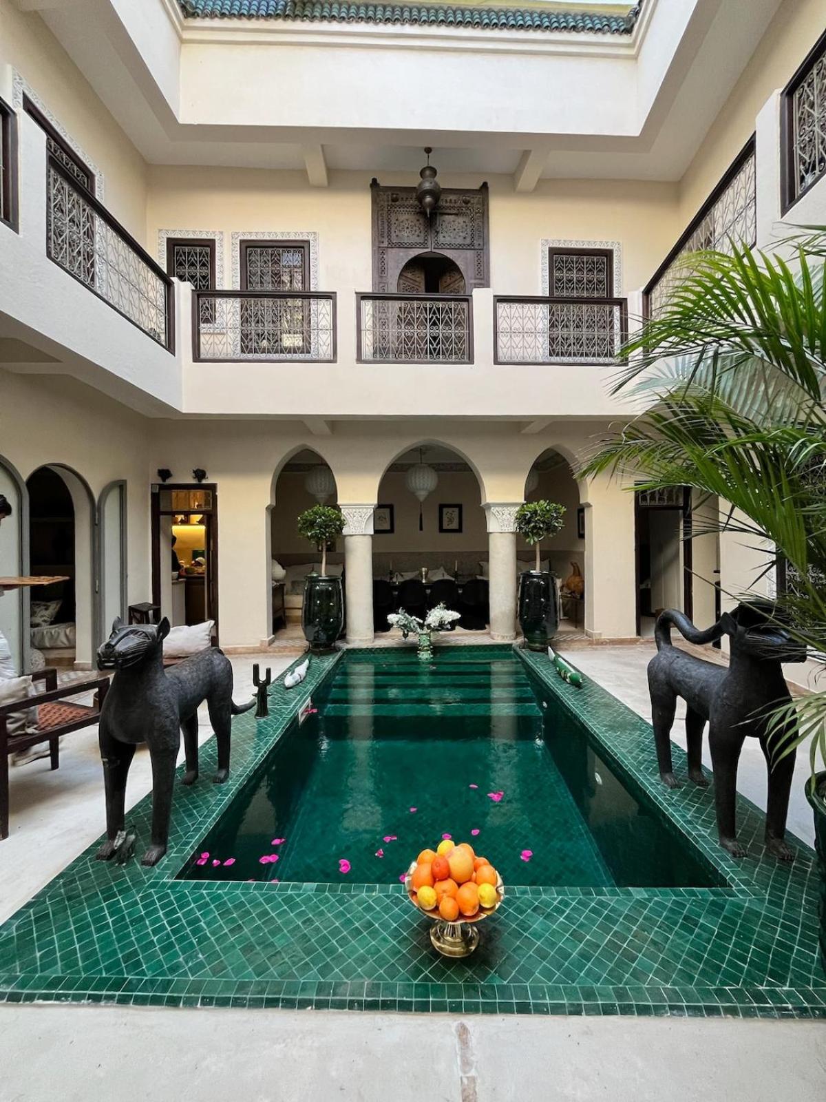 Six-Bedroom House photo 1