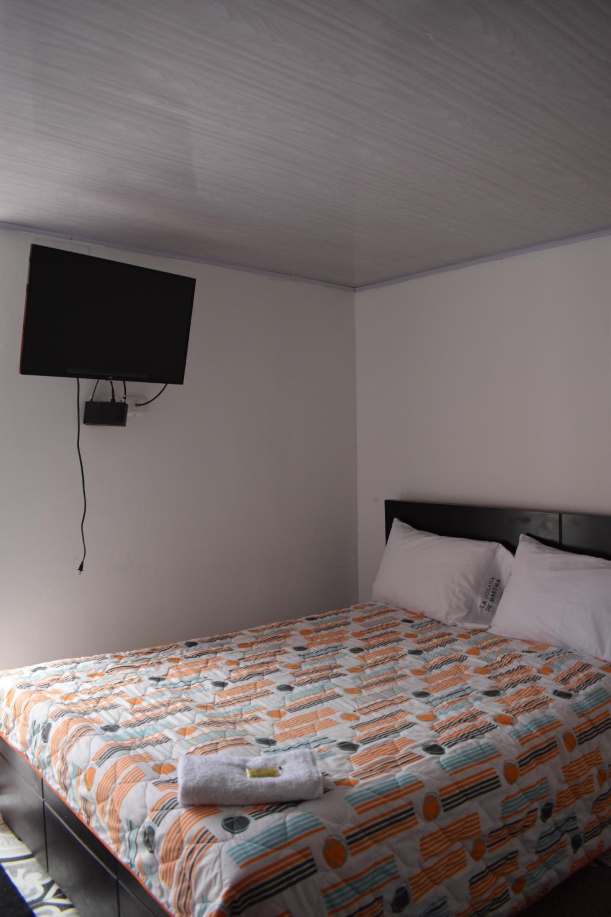 Basic Triple Room with Shared Bathroom photo 3