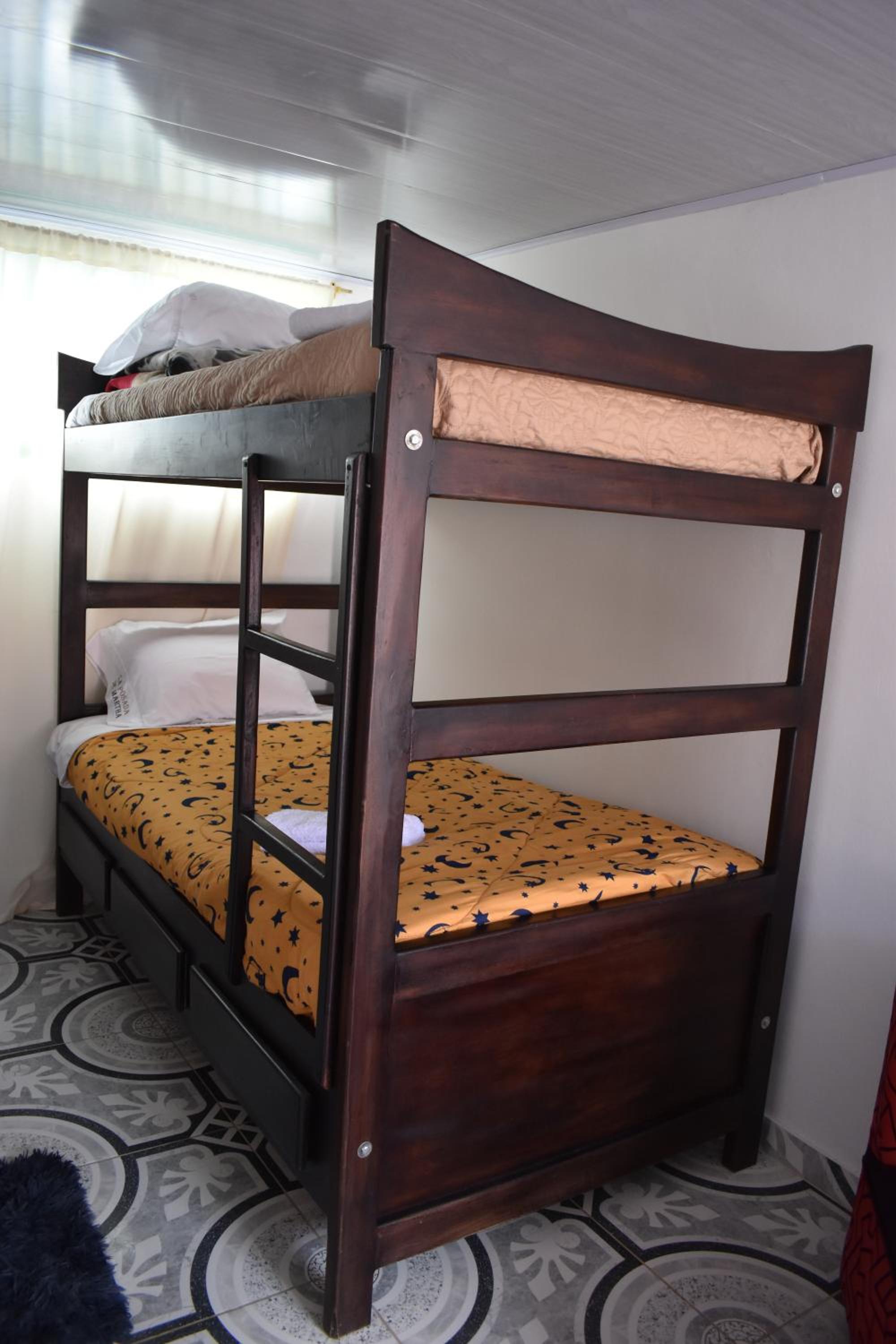 Basic Triple Room with Shared Bathroom photo 2