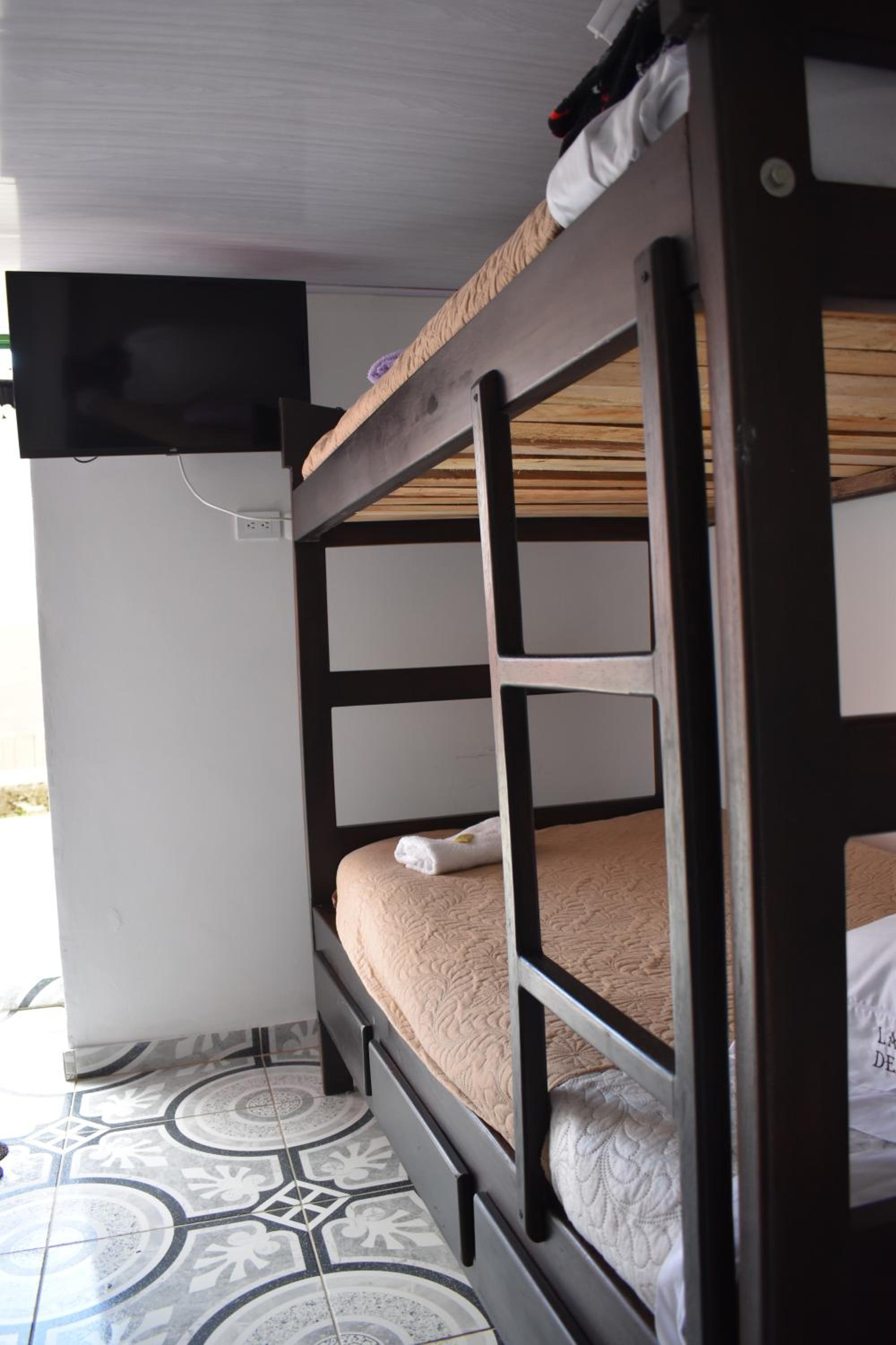Basic Triple Room with Shared Bathroom photo 3