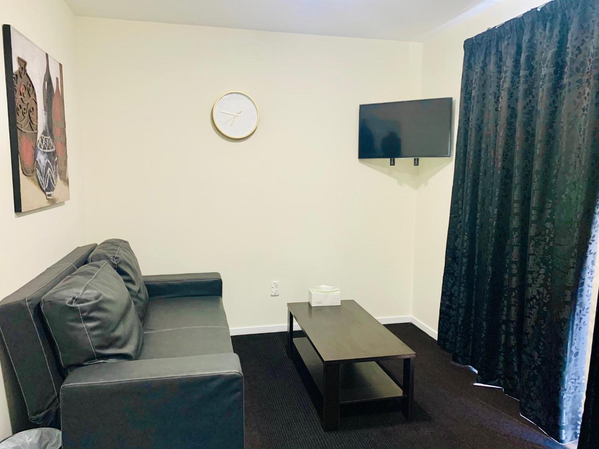Twin Room with Shower - Photo 4