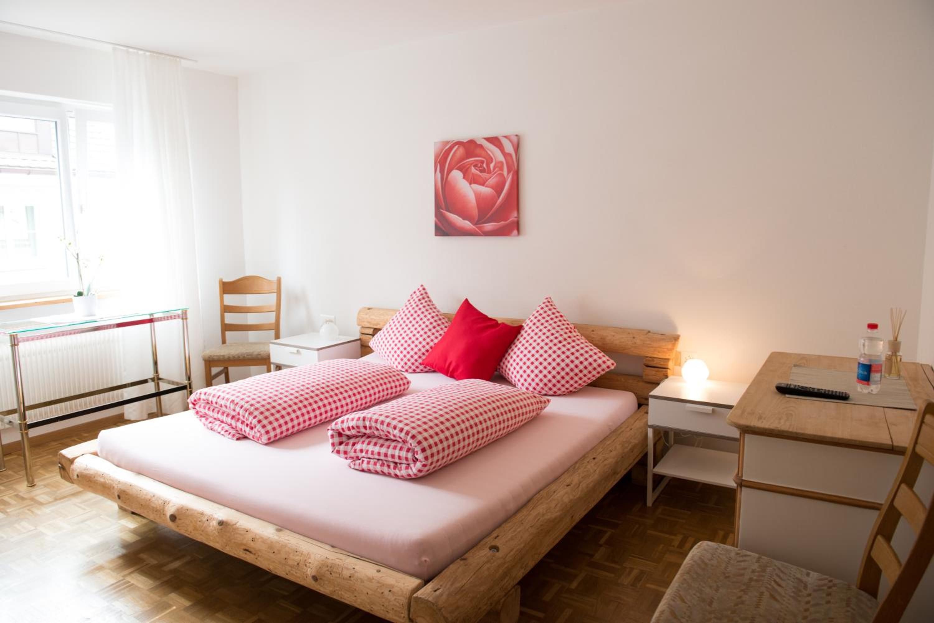 Double Room with Private Bathroom - Photo 3