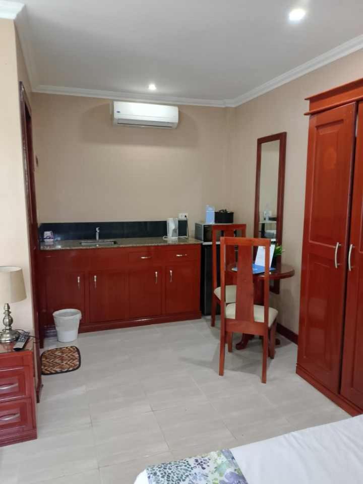 Deluxe Family Room