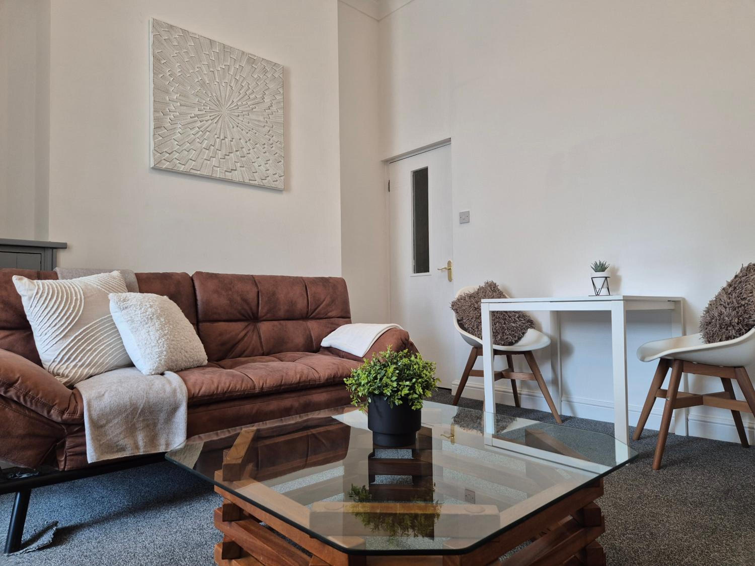 One-Bedroom Apartment photo 3
