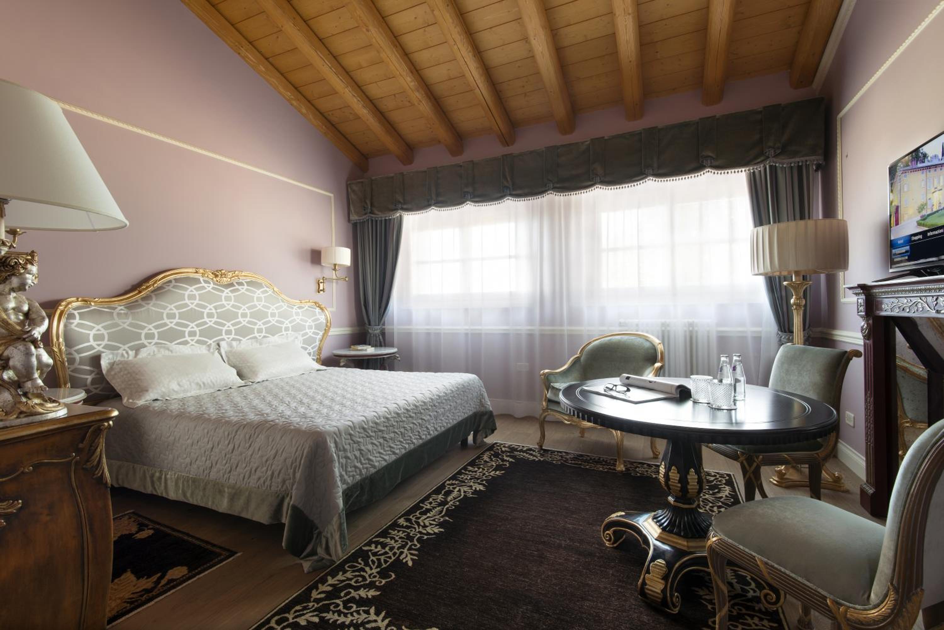Queen Room with Spa Bath photo 2