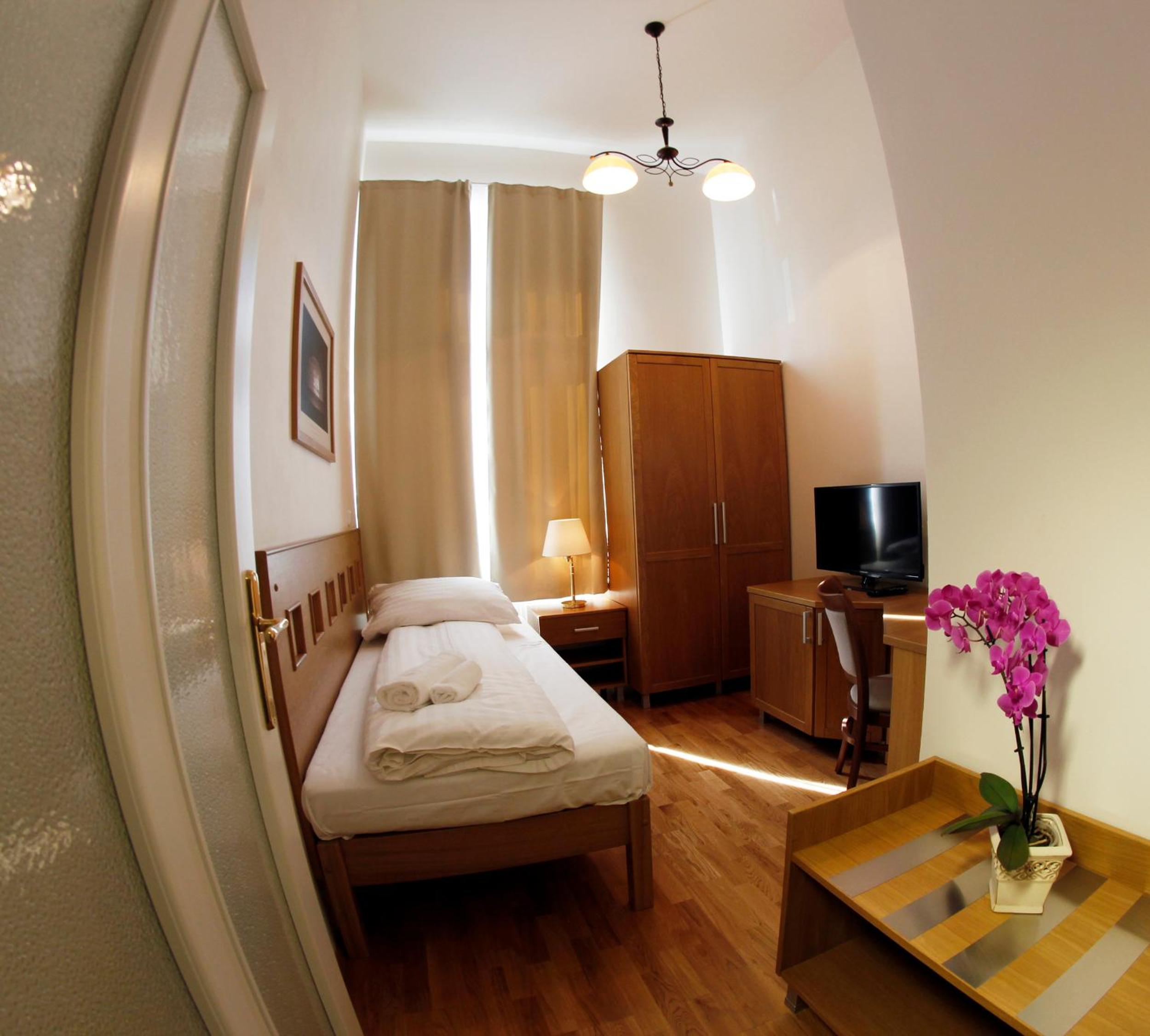 Single Room photo 3