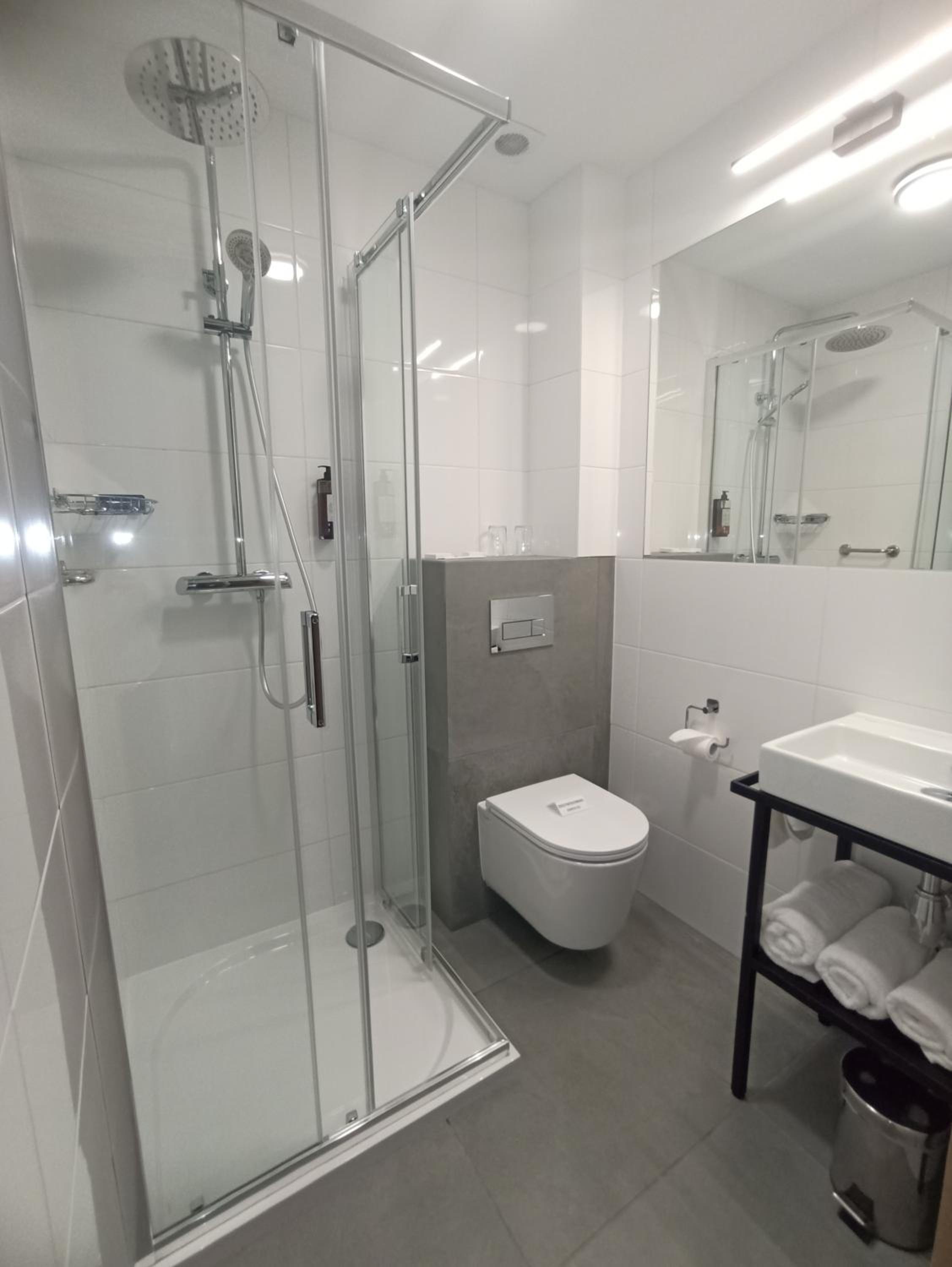 Double or Twin Room with Lake View photo 2