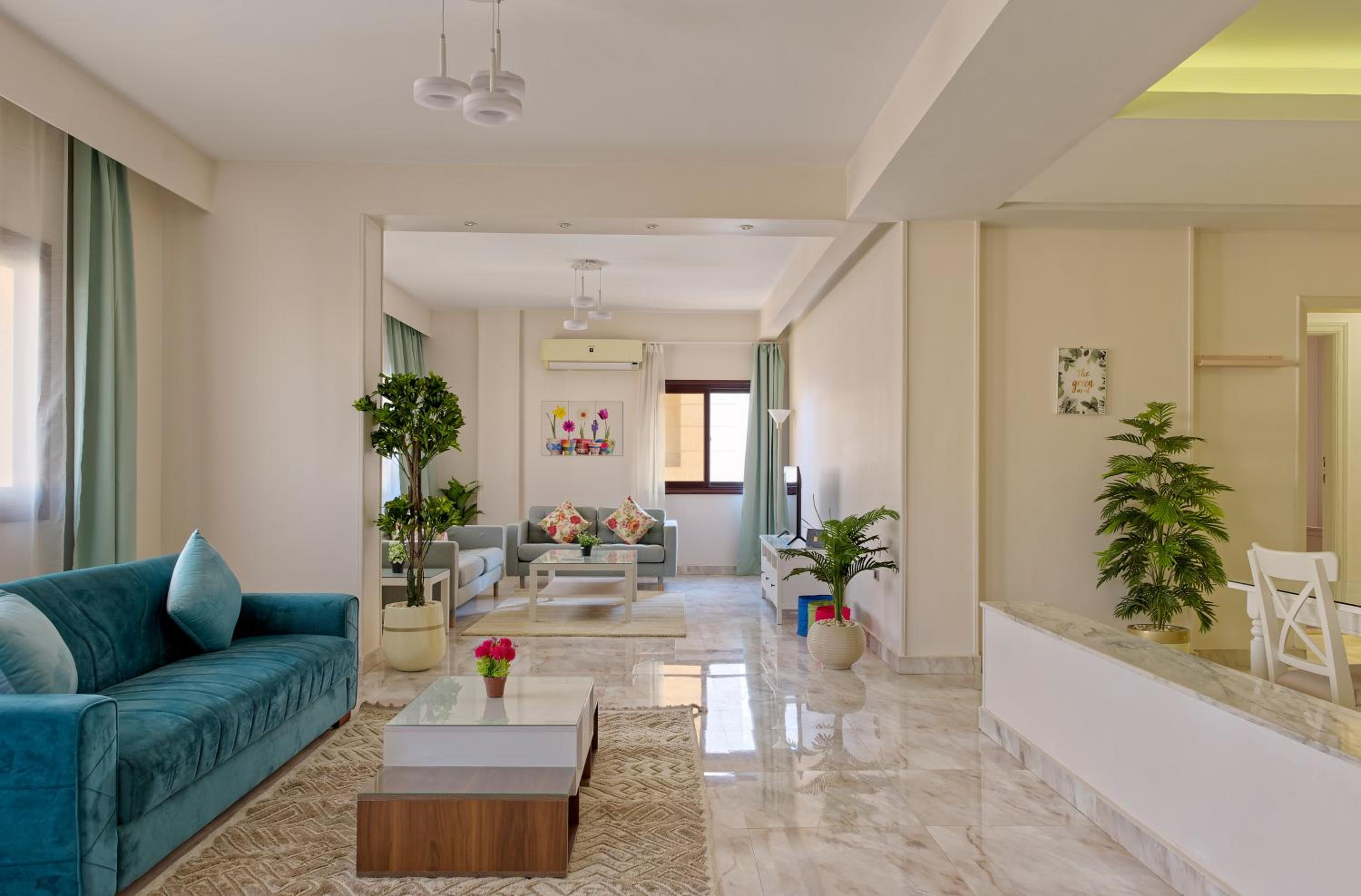 Three-Bedroom Apartment - High Floor photo 2