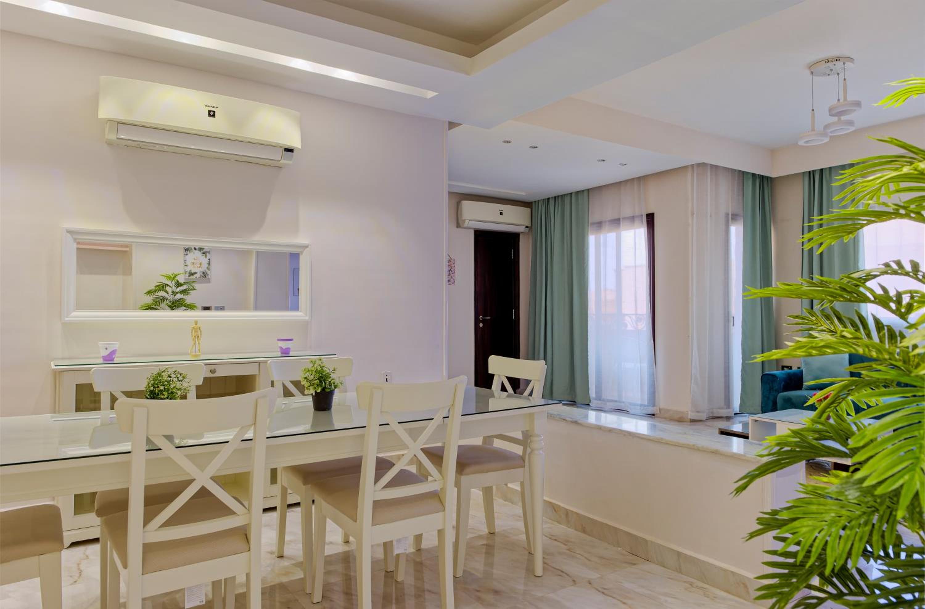 Three-Bedroom Apartment - High Floor photo 3