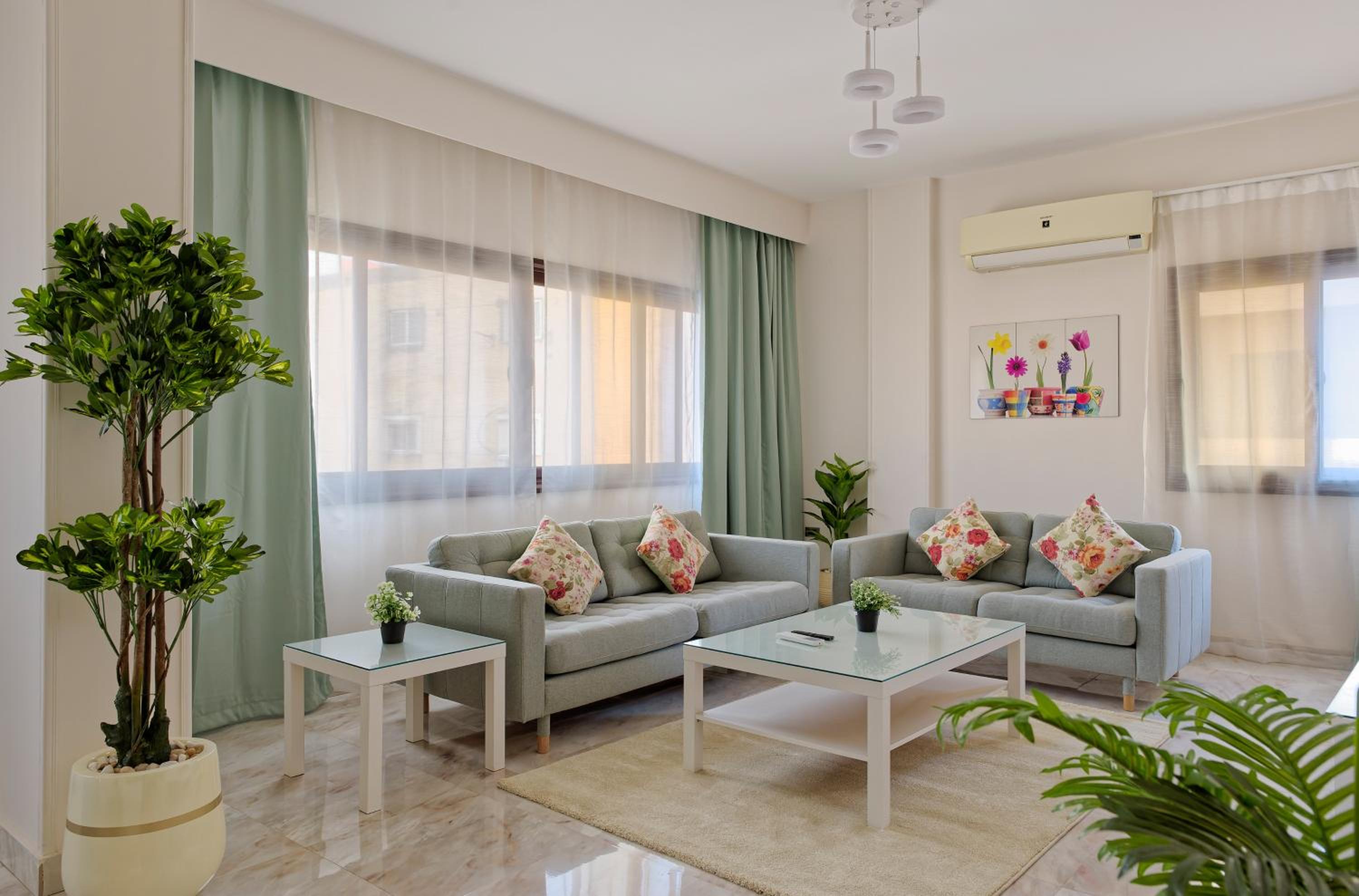 Three-Bedroom Apartment - High Floor photo 1