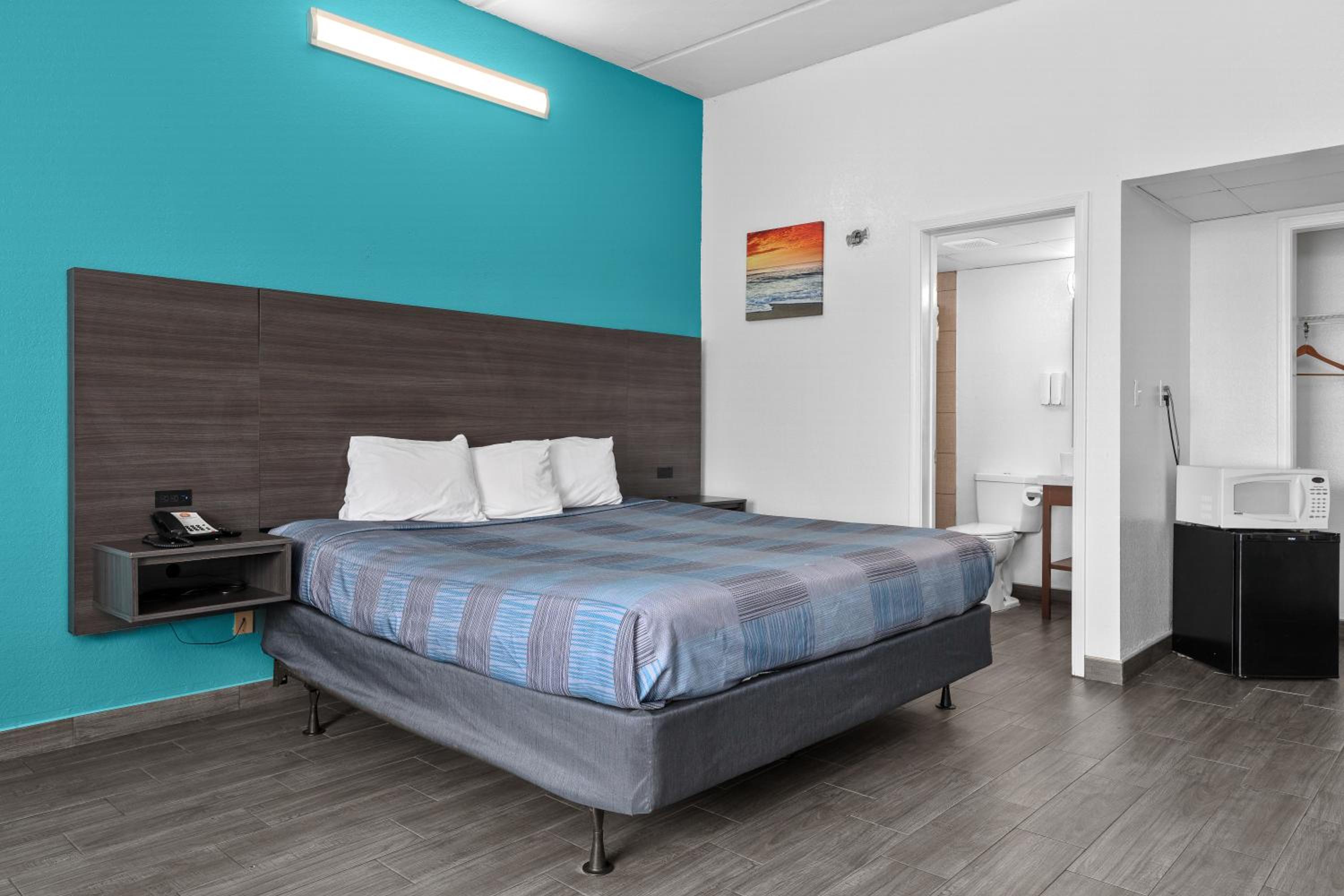 King Room - Disability Access/Non Smoking  - Photo 2