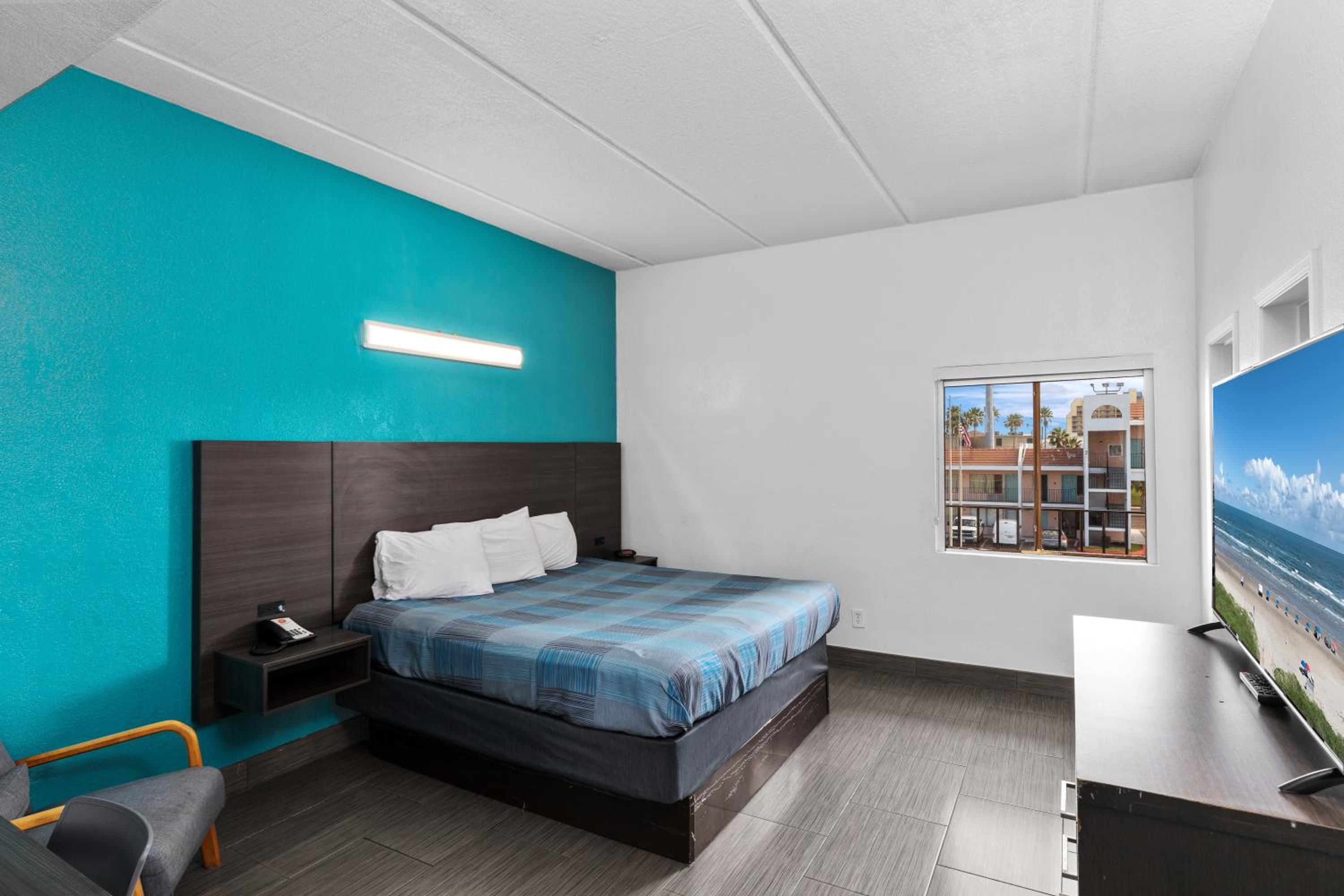 Efficiency Queen Suite with Two Queen Beds - Non Smoking - Photo 11