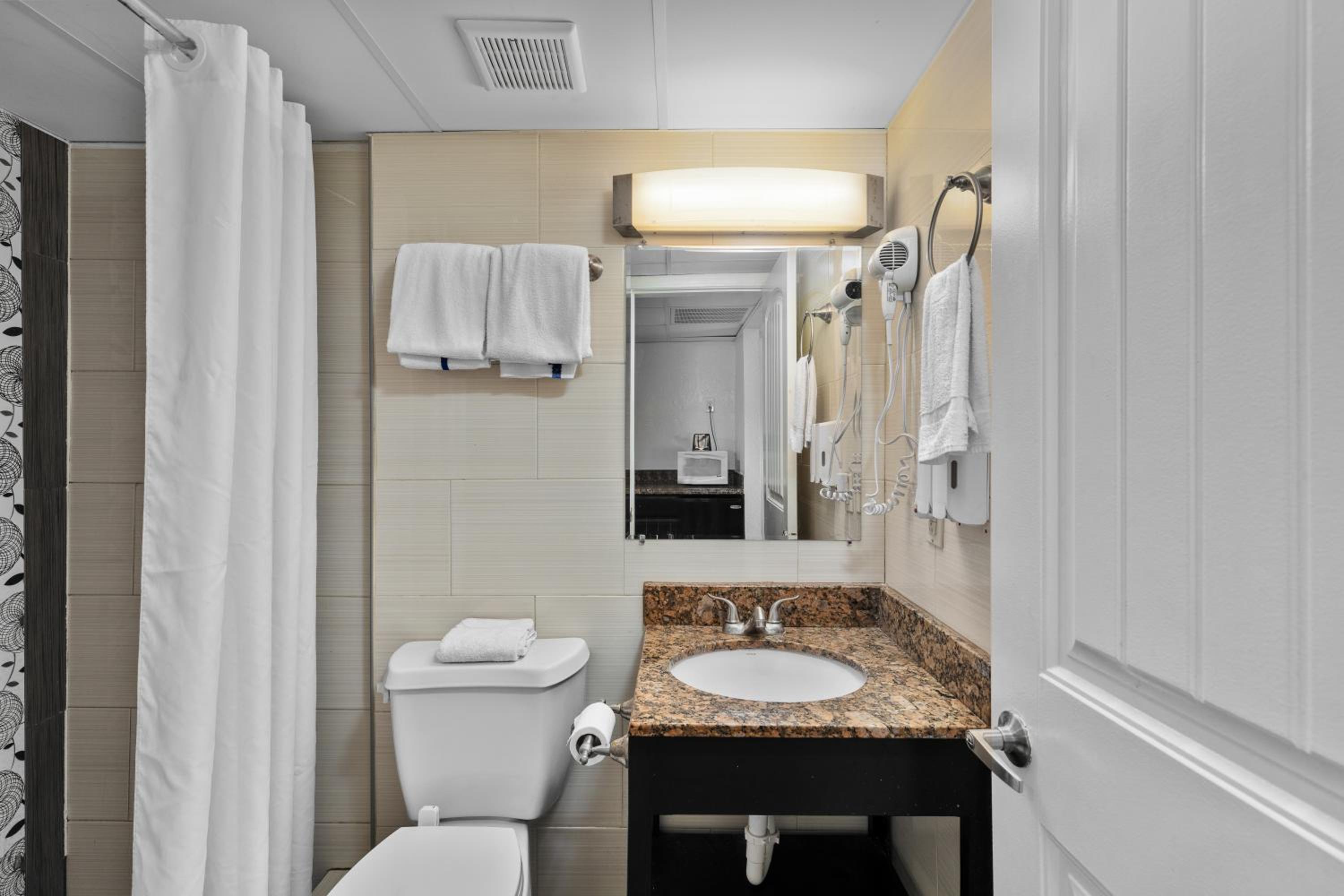 King Suite - Non Smoking - Photo 2