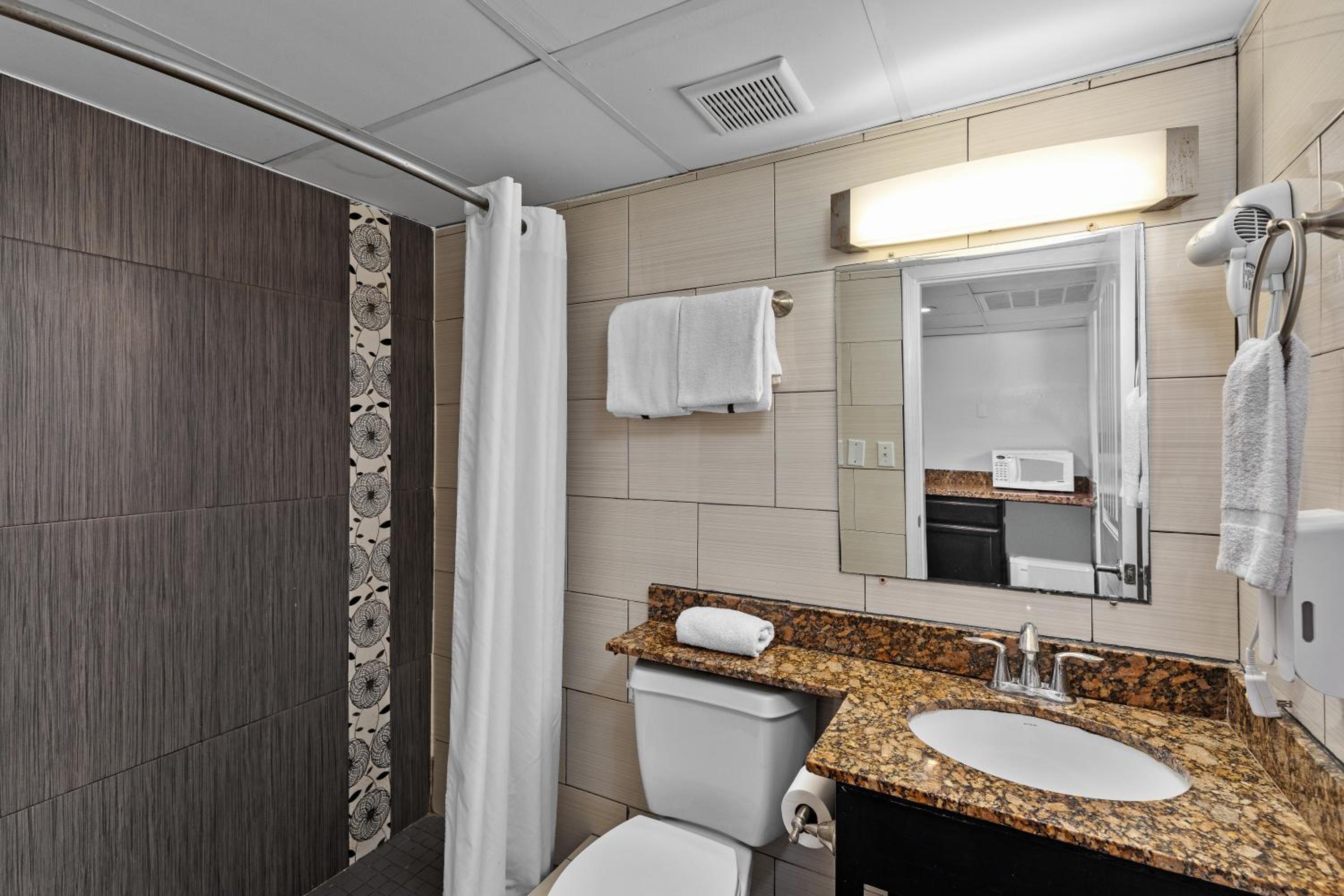 Suite, One King, 1 Single Bed - Non Smoking - Photo 4
