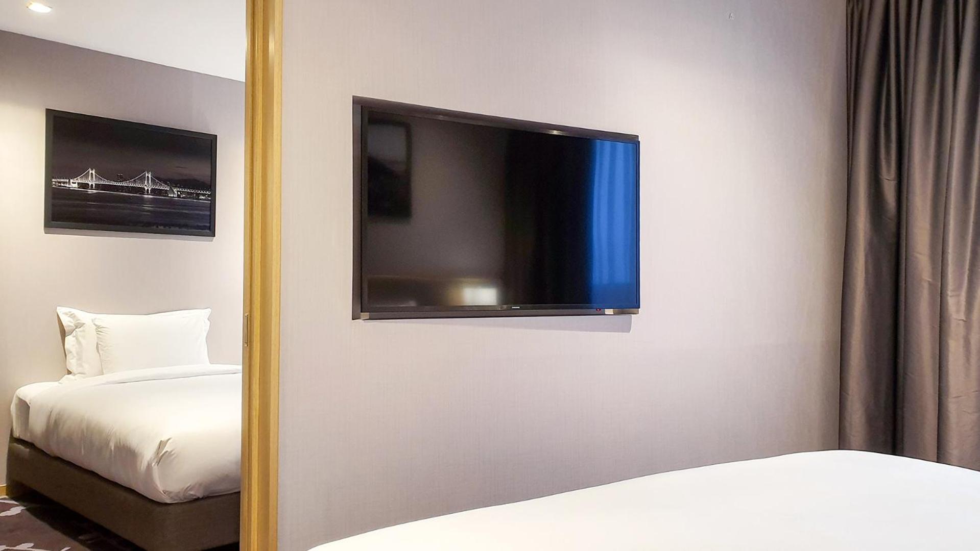 Deluxe Family Room - Photo 4