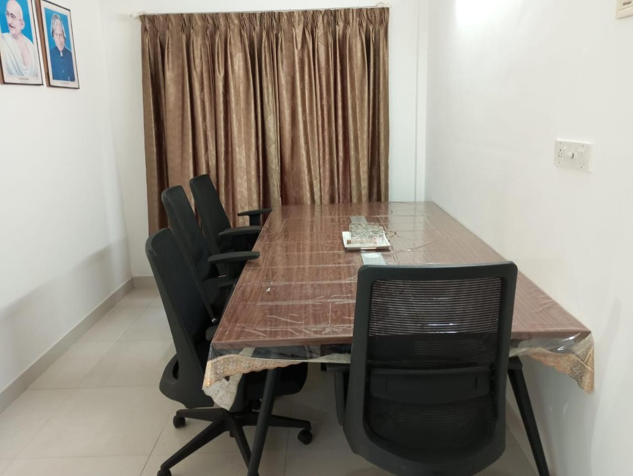 Deluxe One-Bedroom Apartment