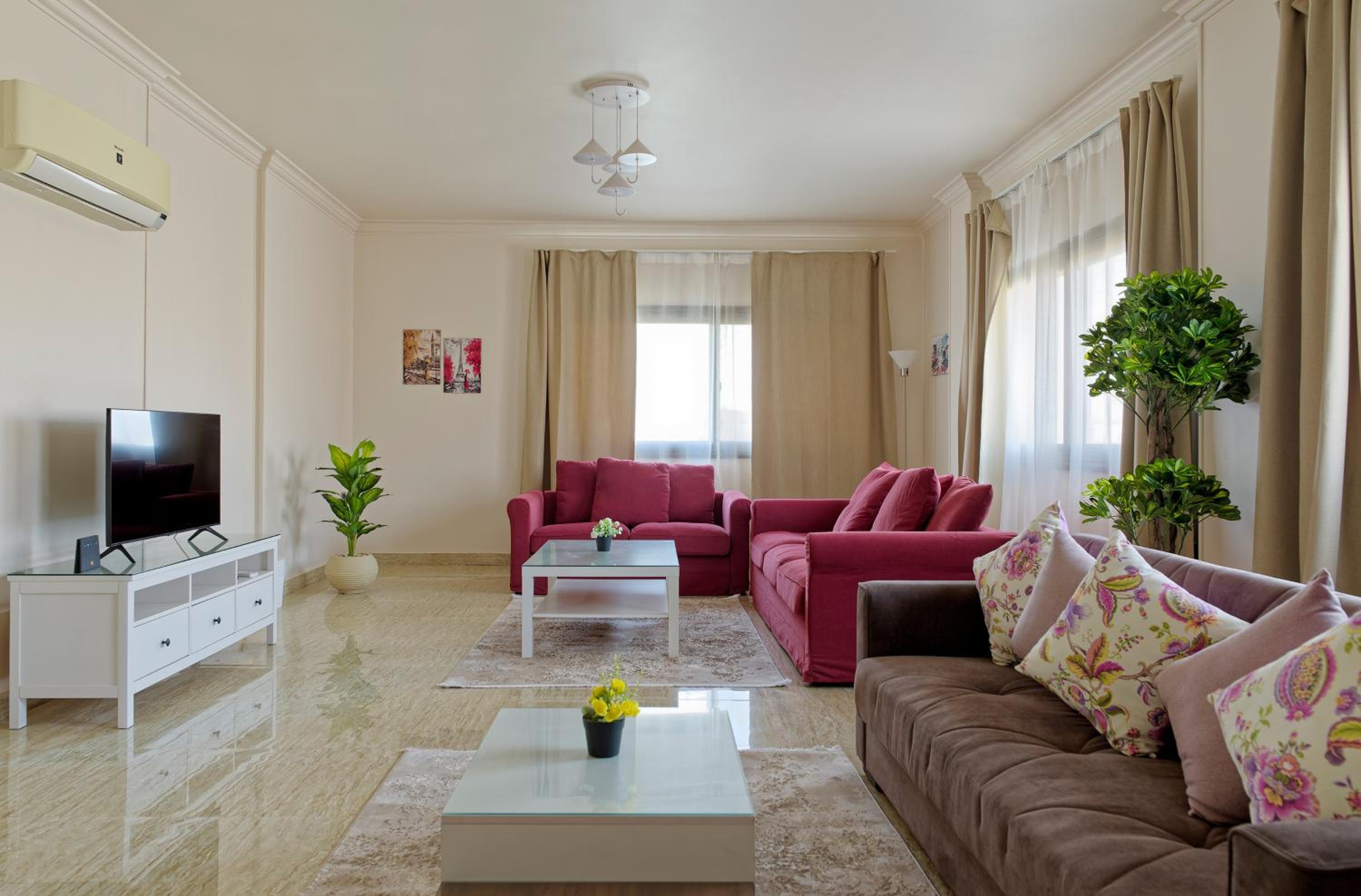 Three-Bedroom Deluxe Apartment photo 2
