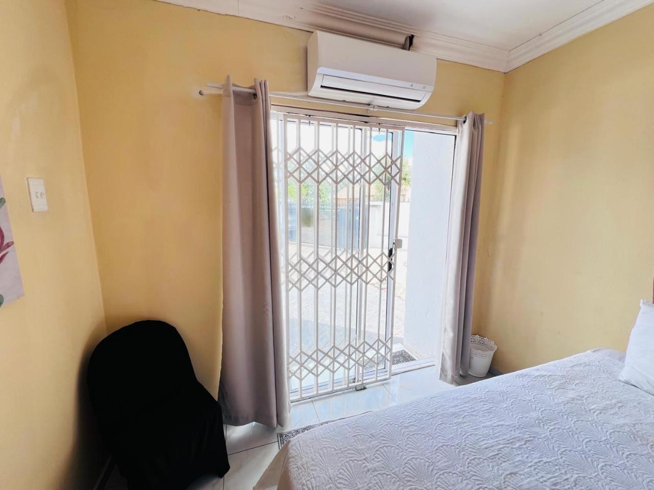 Deluxe Double Room with Bath - Photo 3
