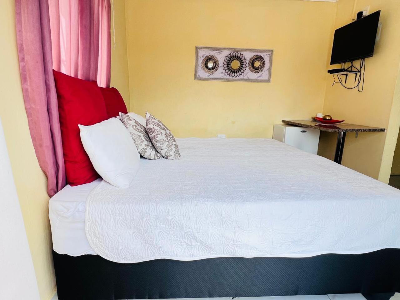 Deluxe Double Room with Bath - Photo 2