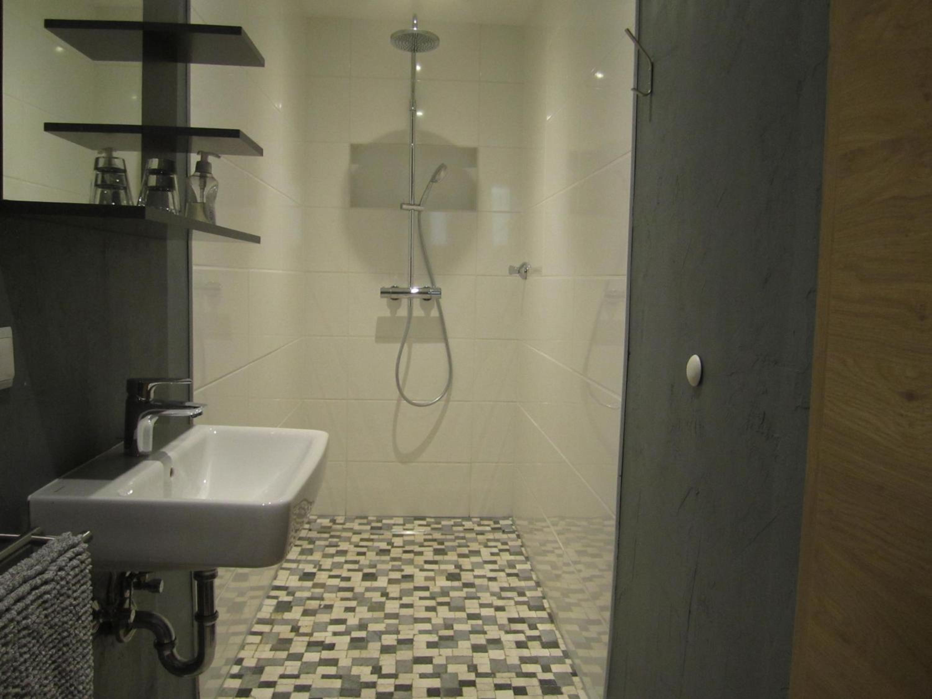 Comfort Triple Room with Shower - Photo 7