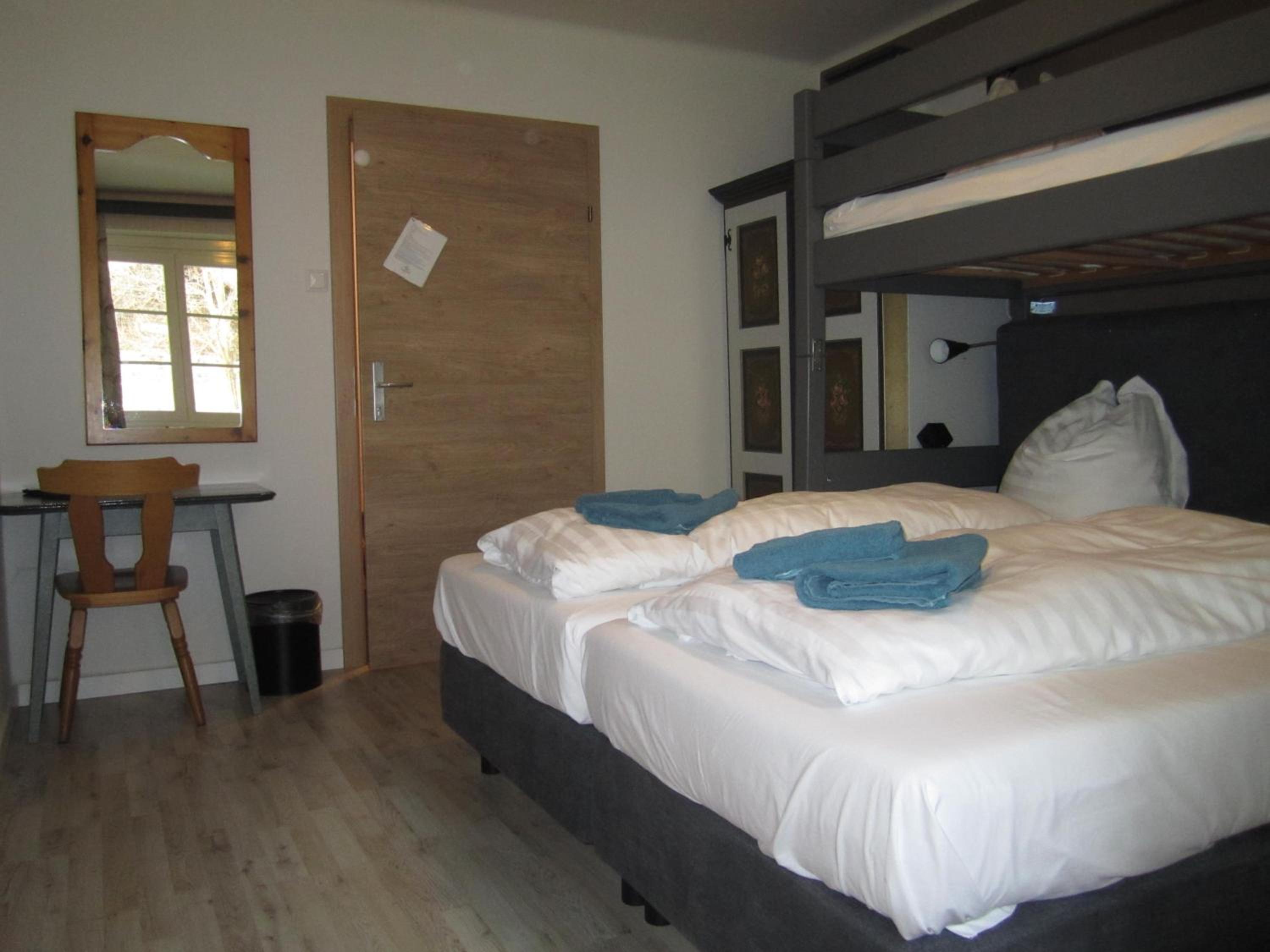 Comfort Triple Room with Shower - Photo 5