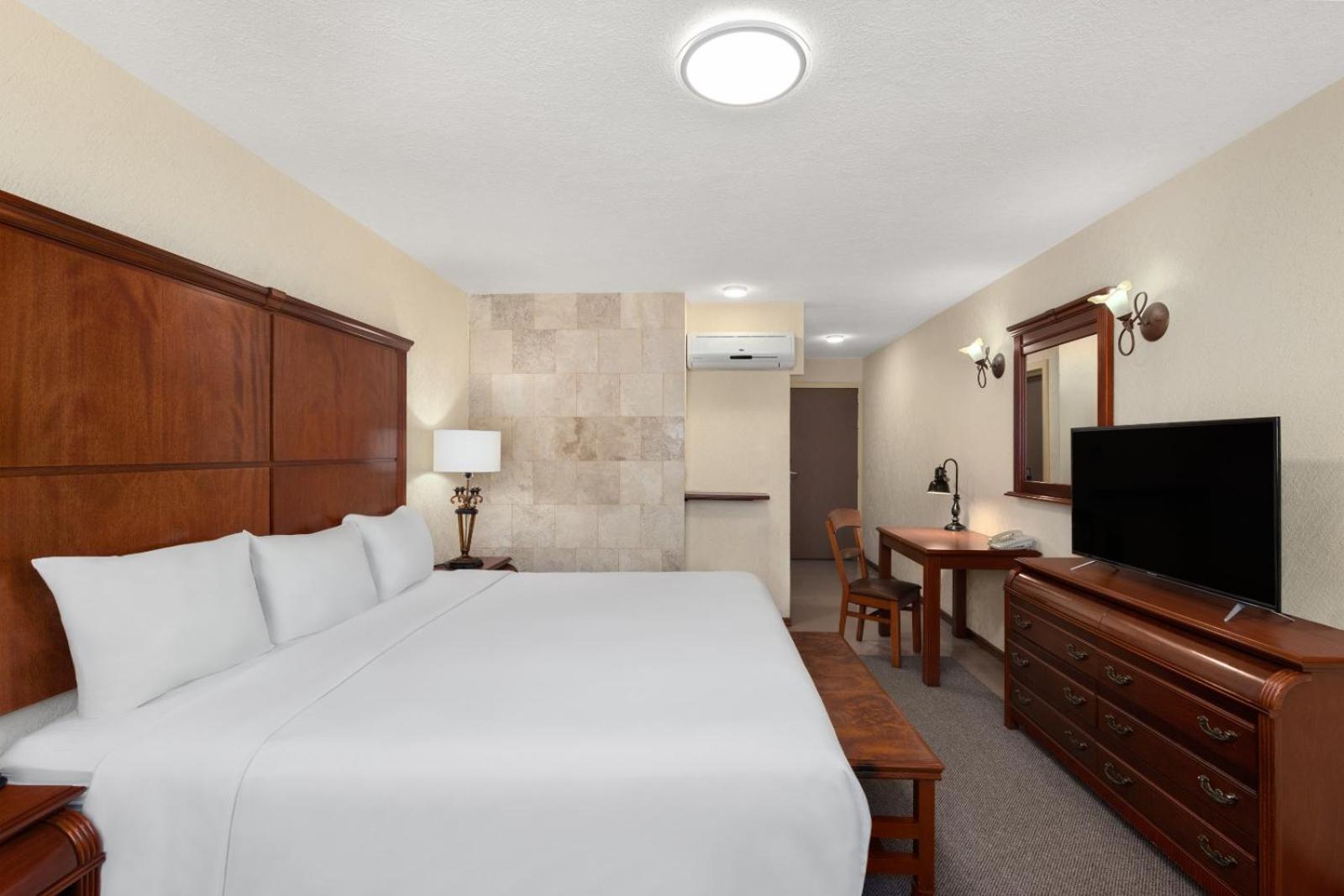 Superior King Room - Non-Smoking photo 2