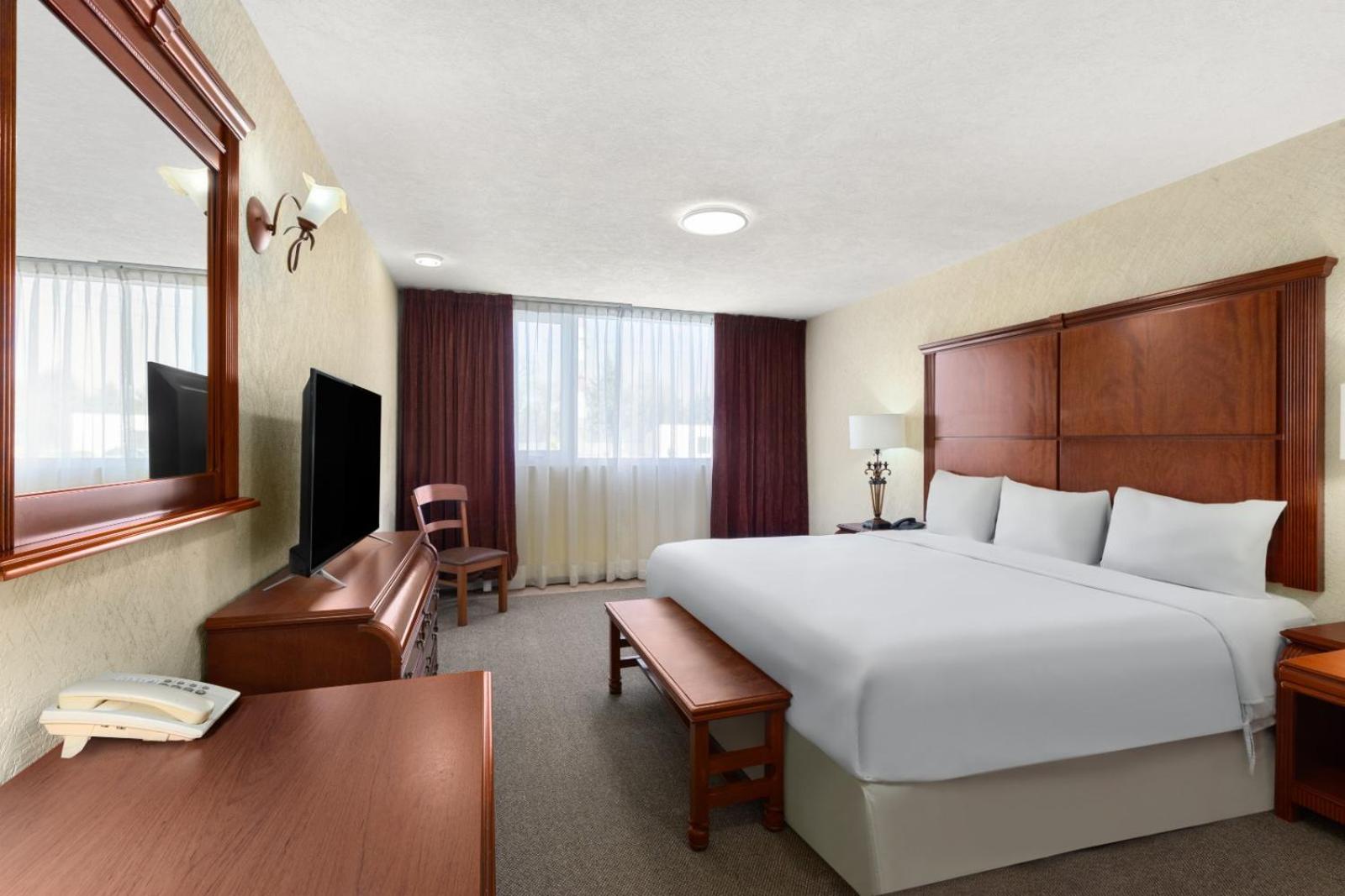 Superior King Room - Non-Smoking photo 3