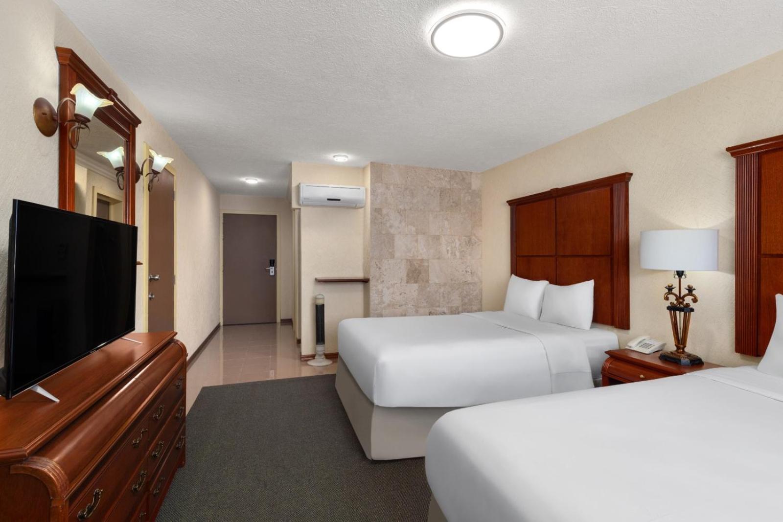 Standard Room with Two Queen Beds,  Non-Smoking photo 2