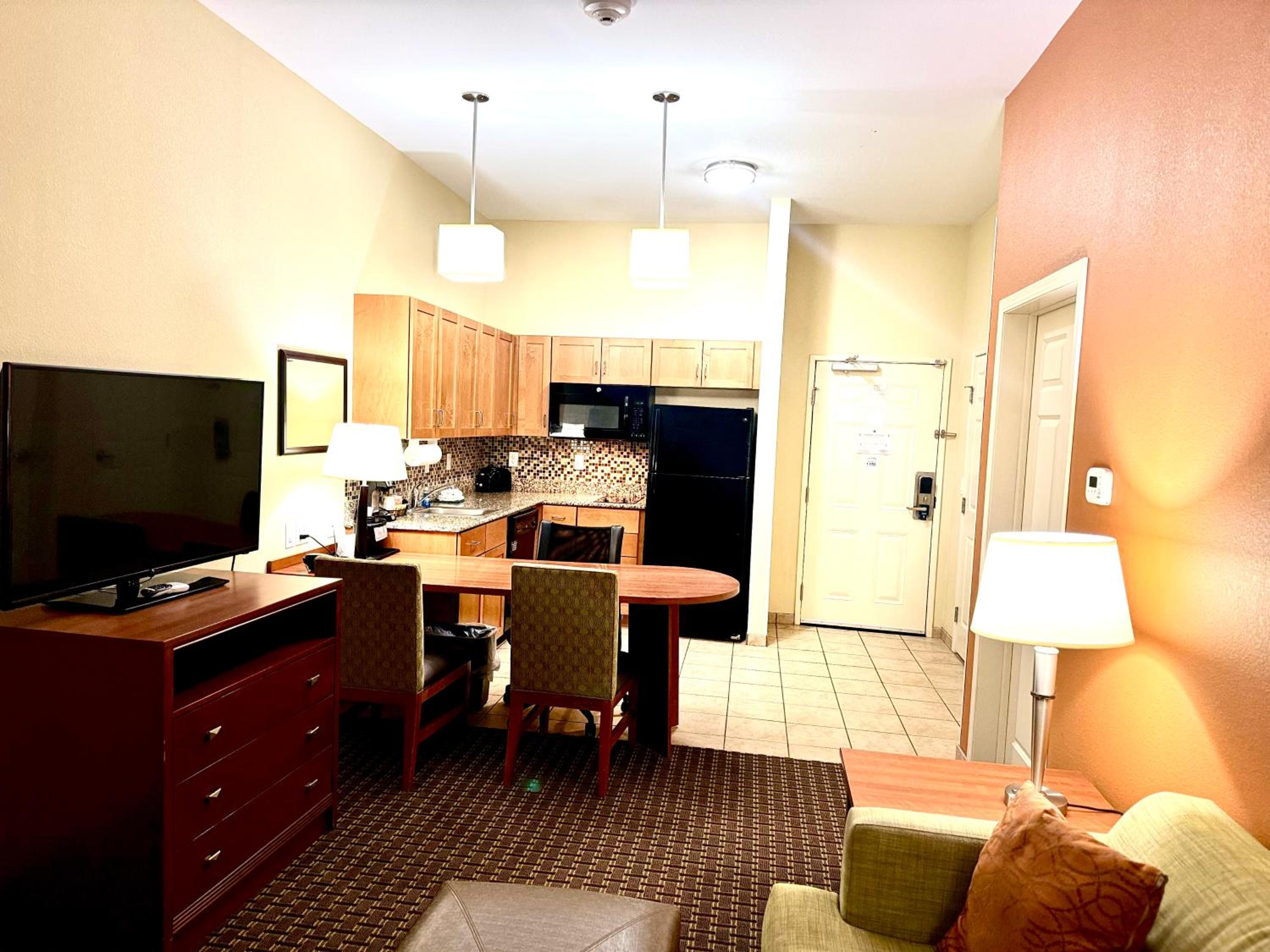 Efficiency King Suite - Non-Smoking