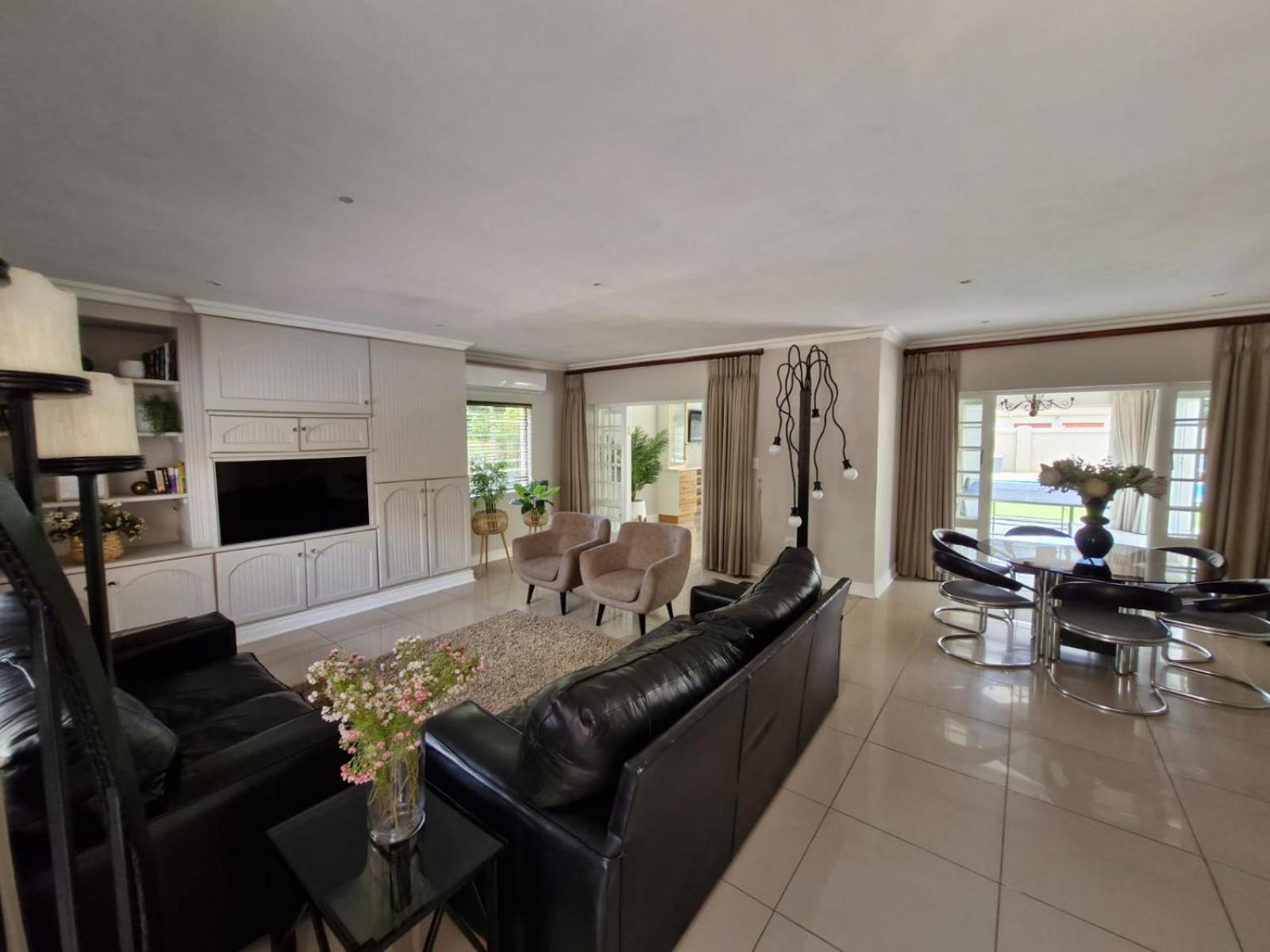 Luxury Holiday Home photo 1